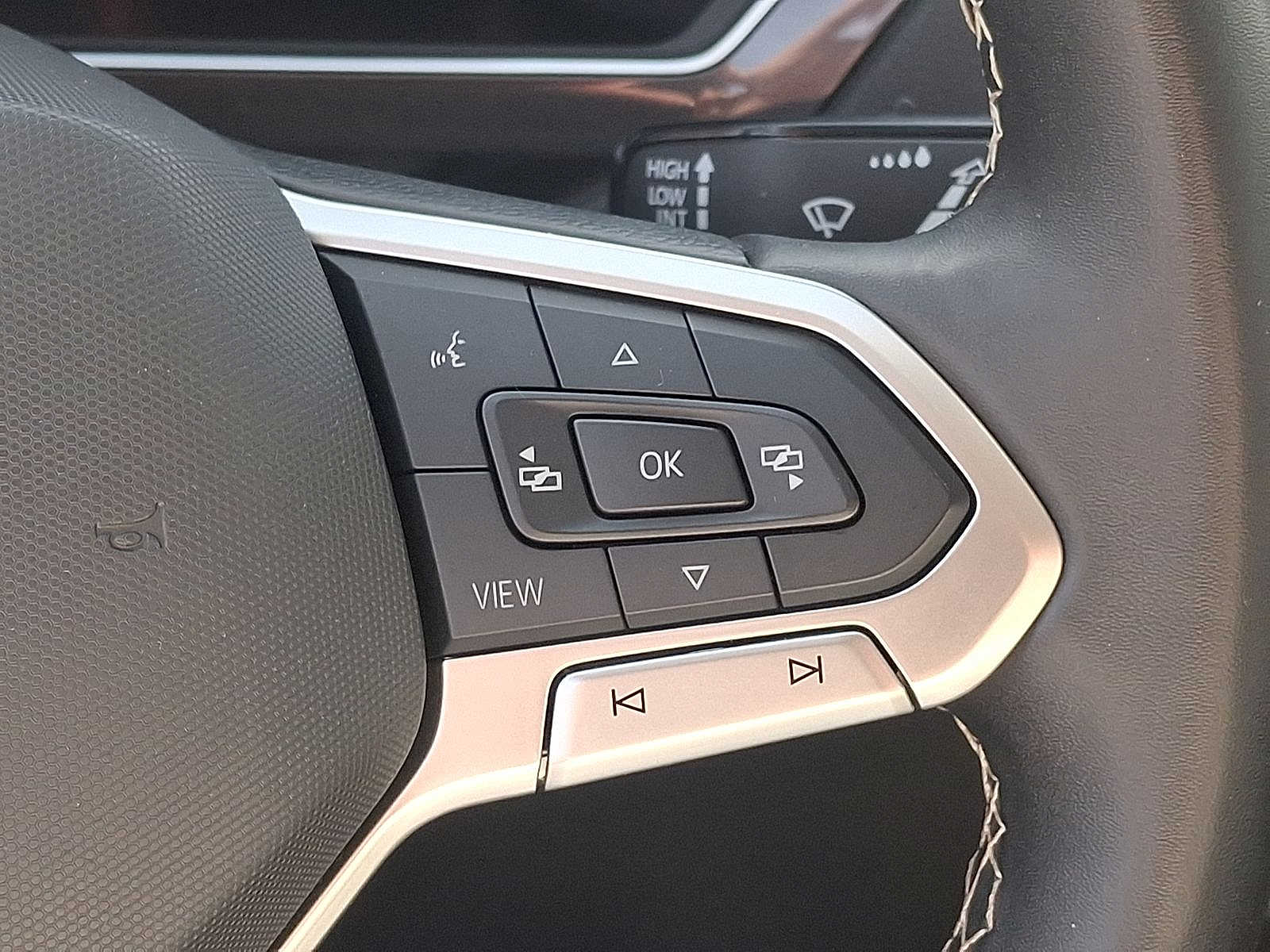 Thumbnail: 2024 Volkswagen Tiguan - 18