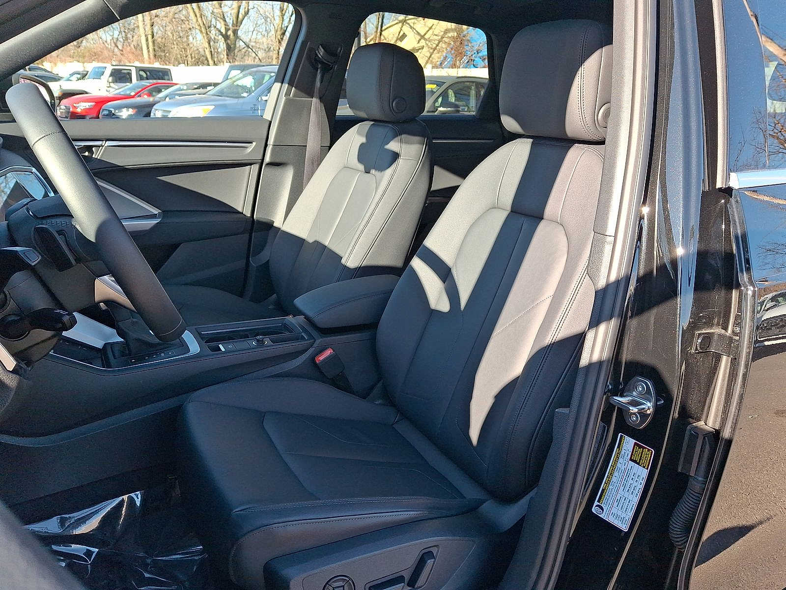 Thumbnail: 2025 Audi Q3 - 11