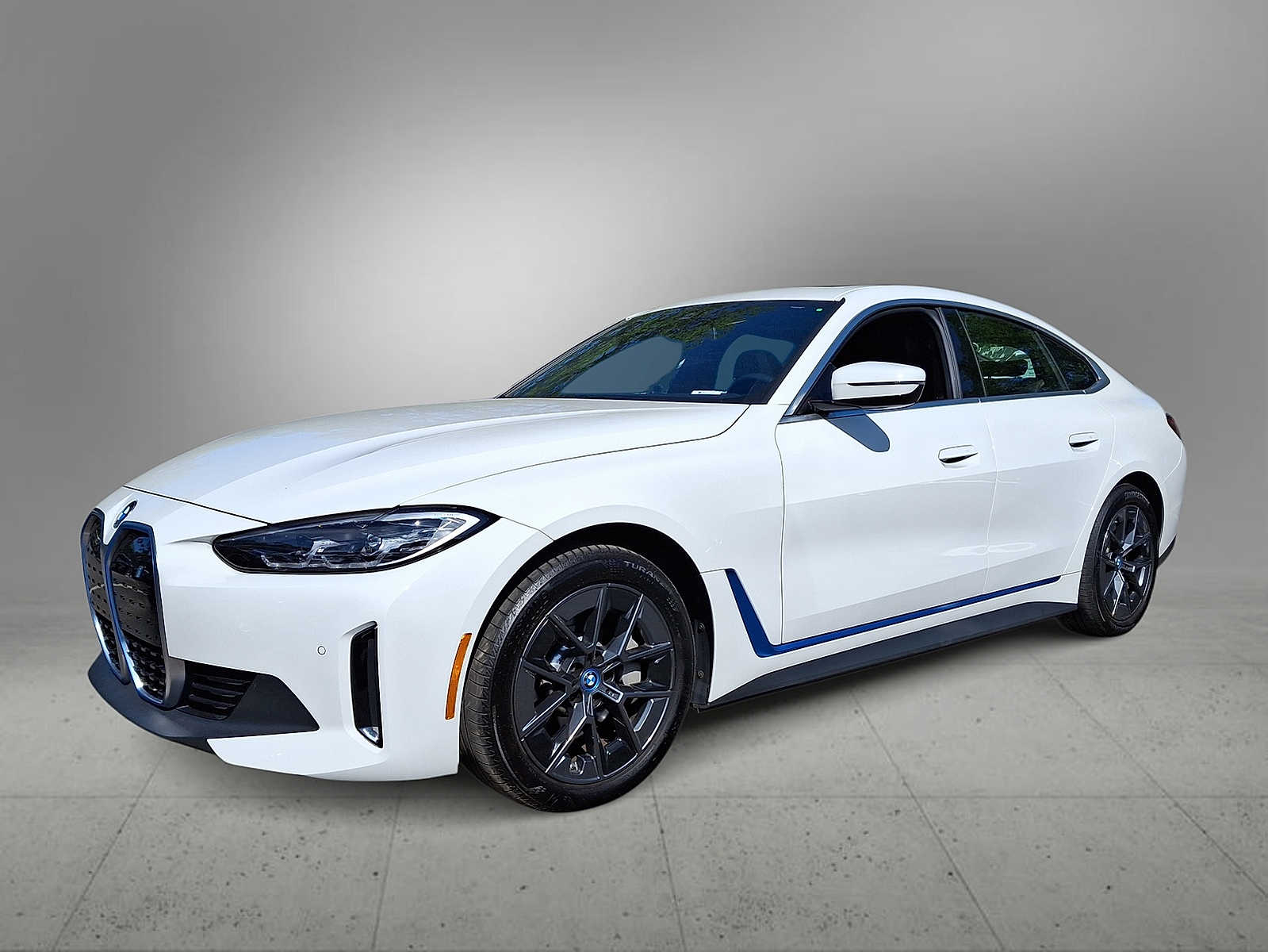 Thumbnail: 2023 BMW i4 - 3