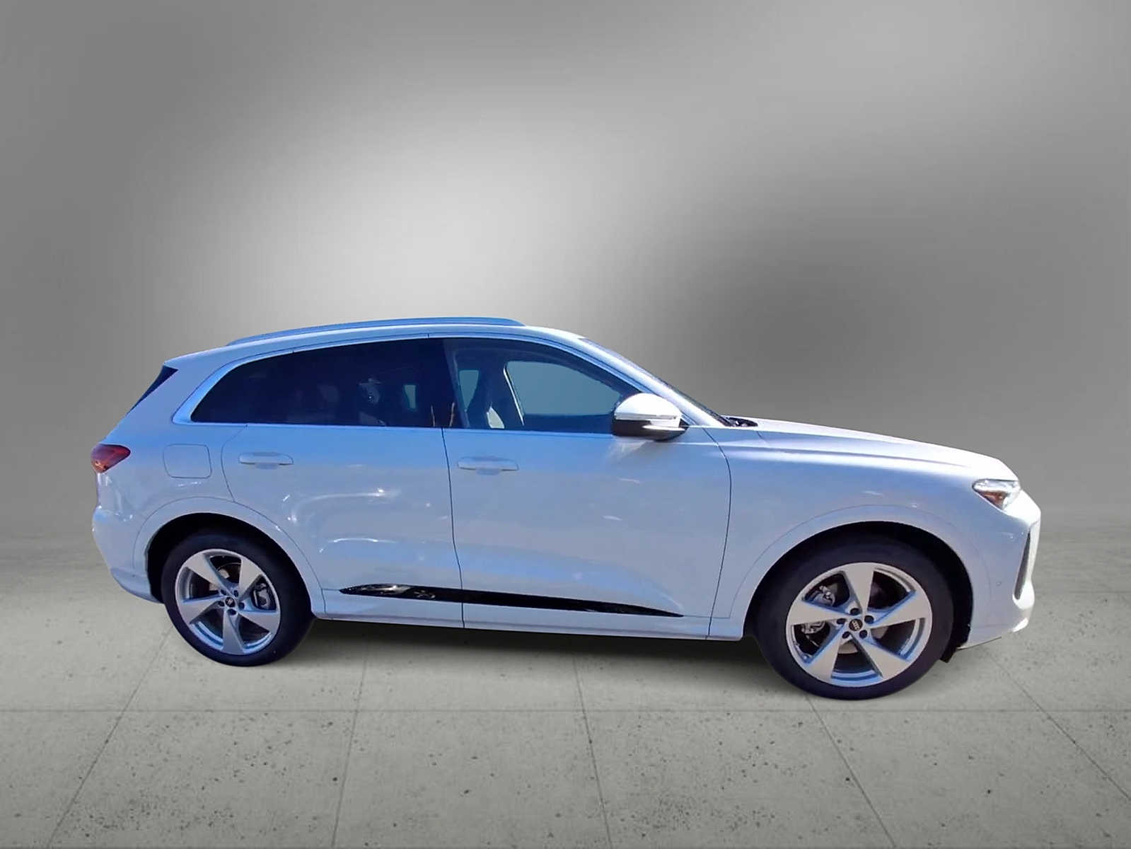 Thumbnail: 2025 Audi Q5 - 9