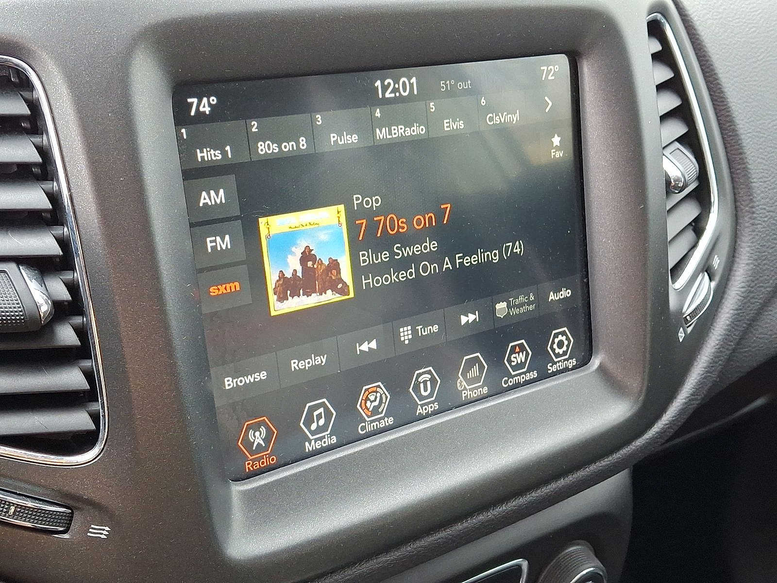 Thumbnail: 2018 Jeep Compass - 14