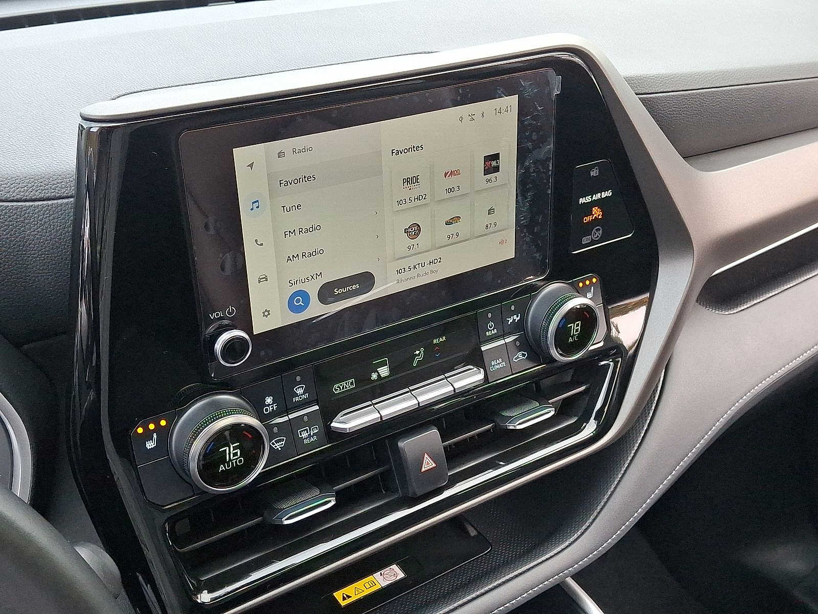 Thumbnail: 2023 Toyota Highlander - 13