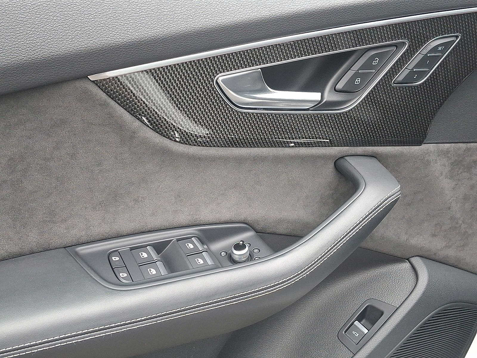 Thumbnail: 2022 Audi SQ7 - 10