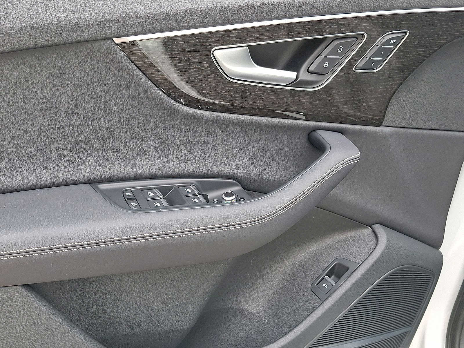 Thumbnail: 2025 Audi Q7 - 10