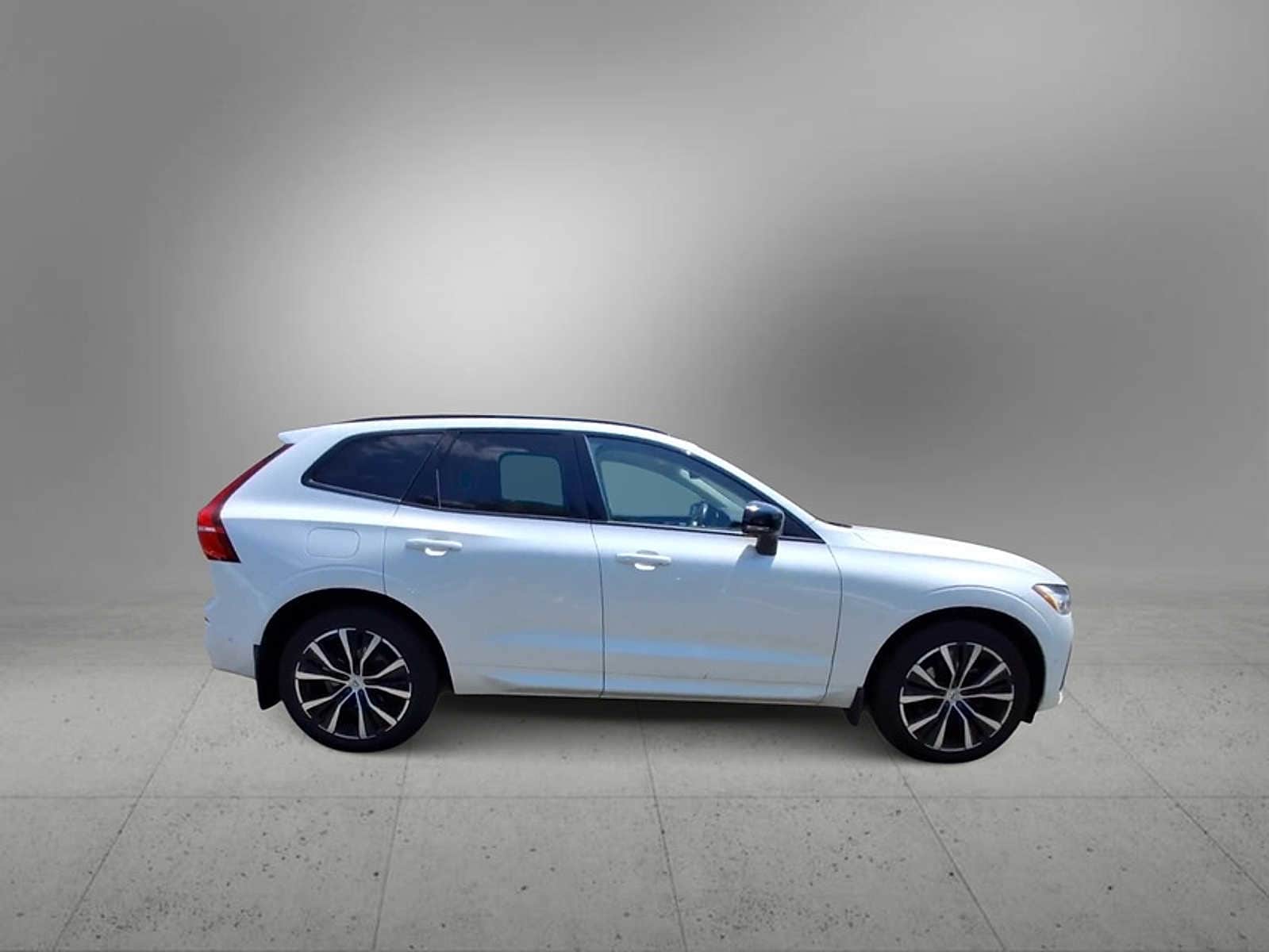 2023 Volvo XC60 B5 Plus 9