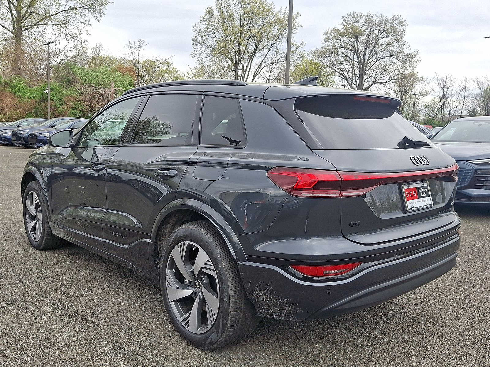 Thumbnail: 2025 Audi Q6 e-tron - 11
