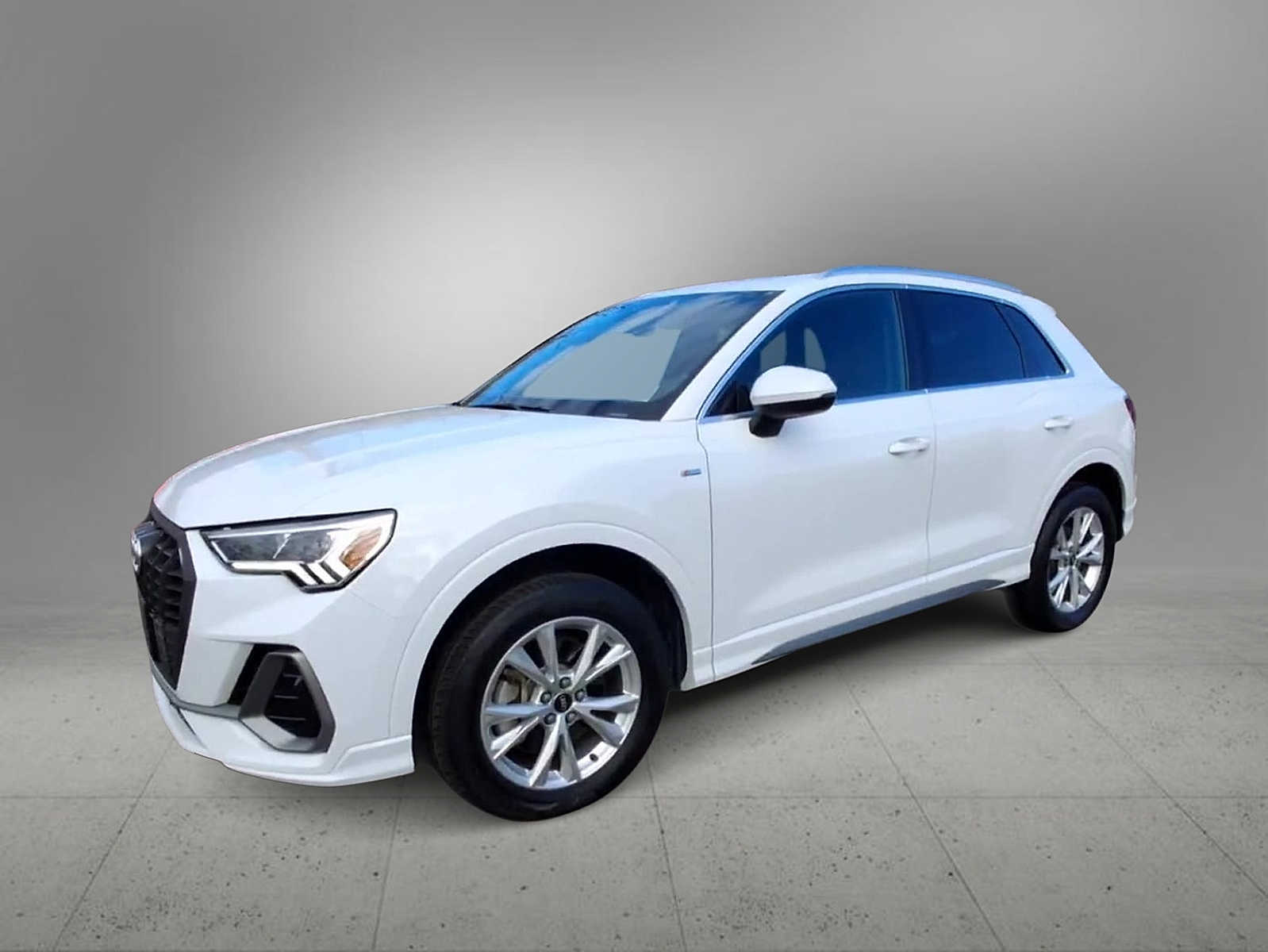 Thumbnail: 2022 Audi Q3 - 4