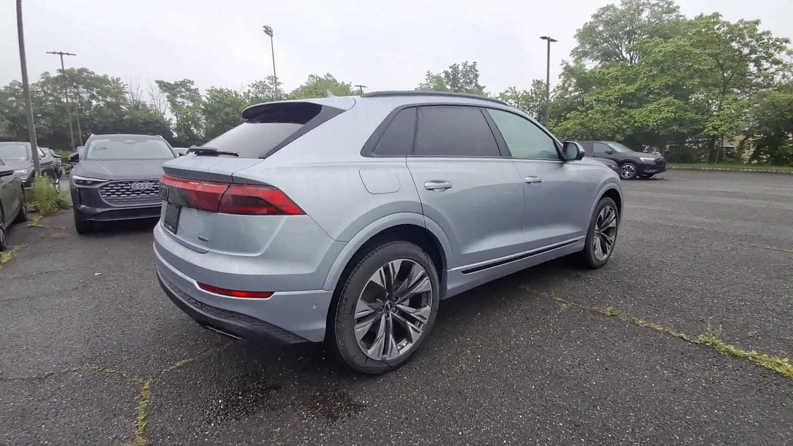 Thumbnail: 2025 Audi Q8 - 8