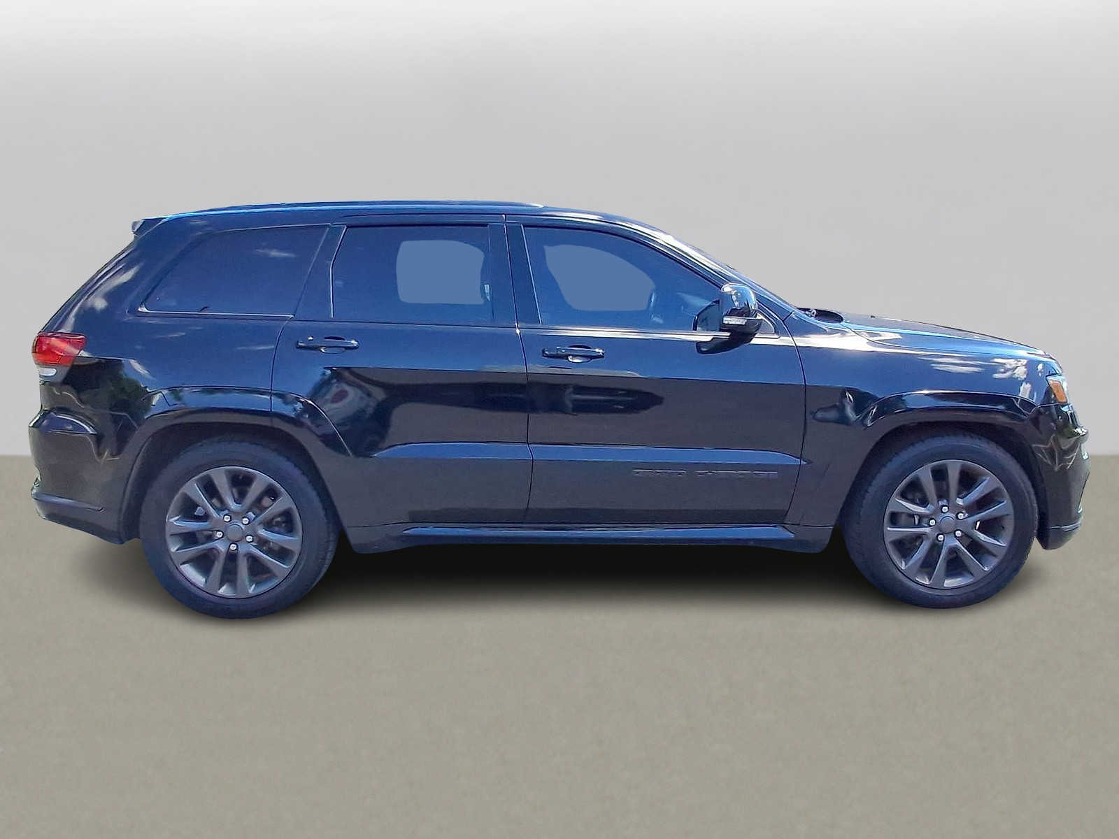 Thumbnail: 2018 Jeep Grand Cherokee - 32