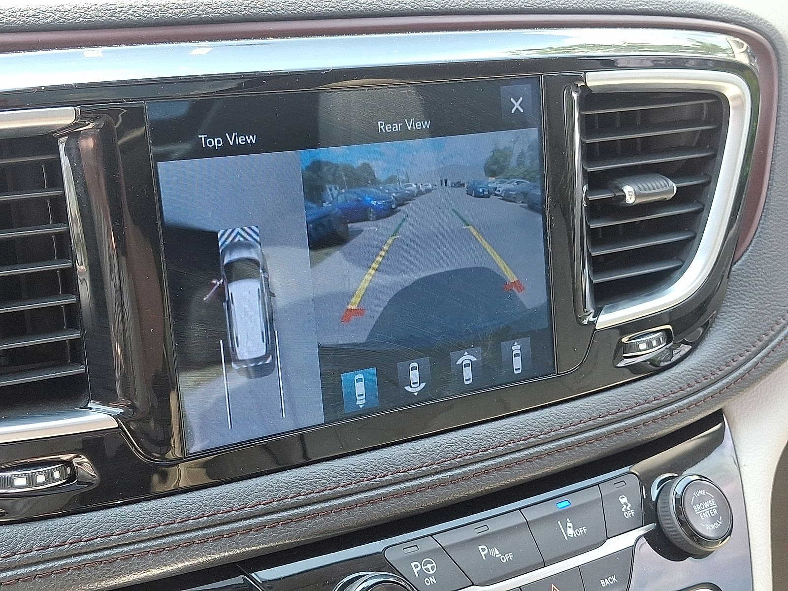 Thumbnail: 2017 Chrysler Pacifica - 15