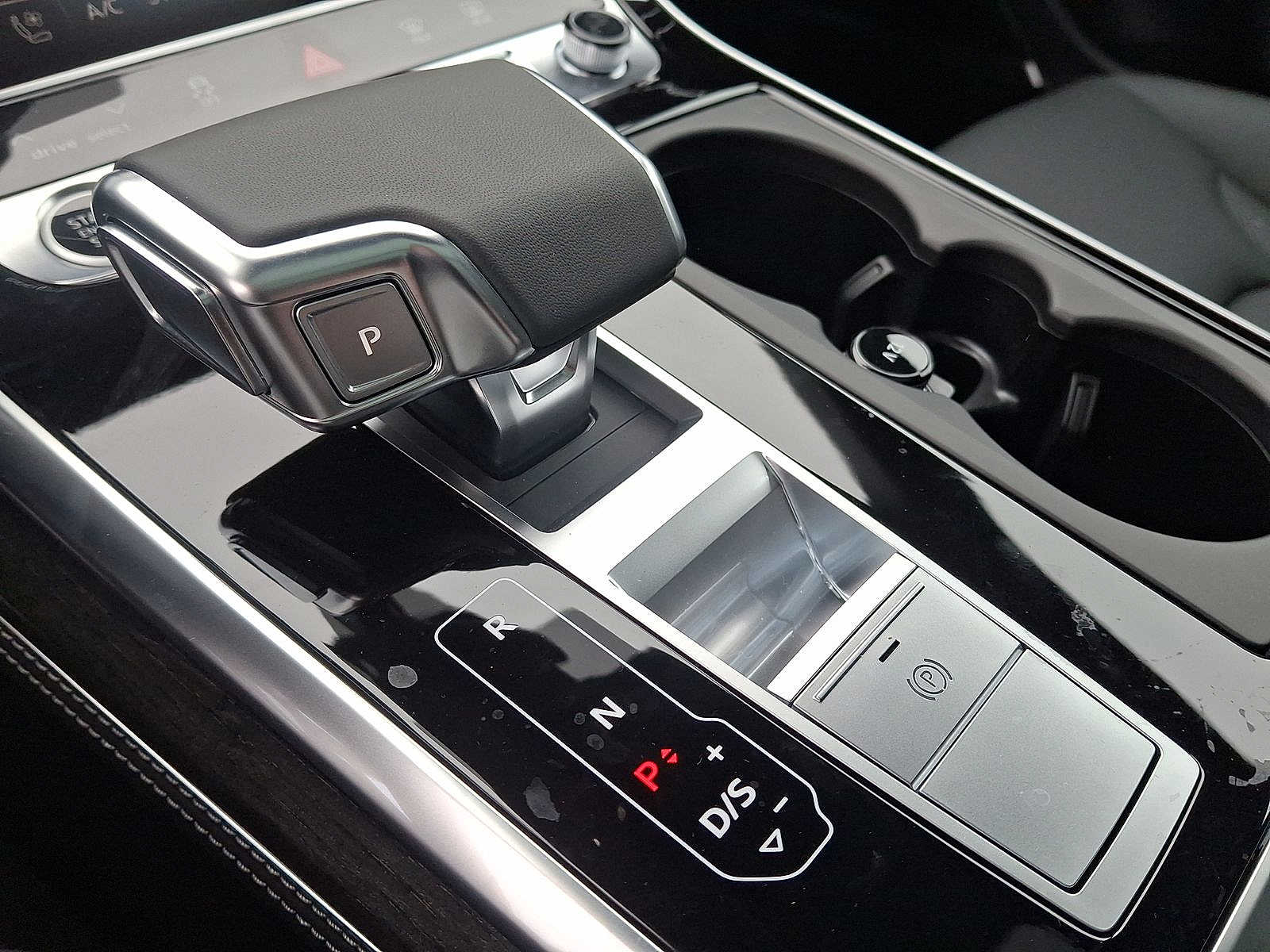 Thumbnail: 2026 Audi Q8 - 14