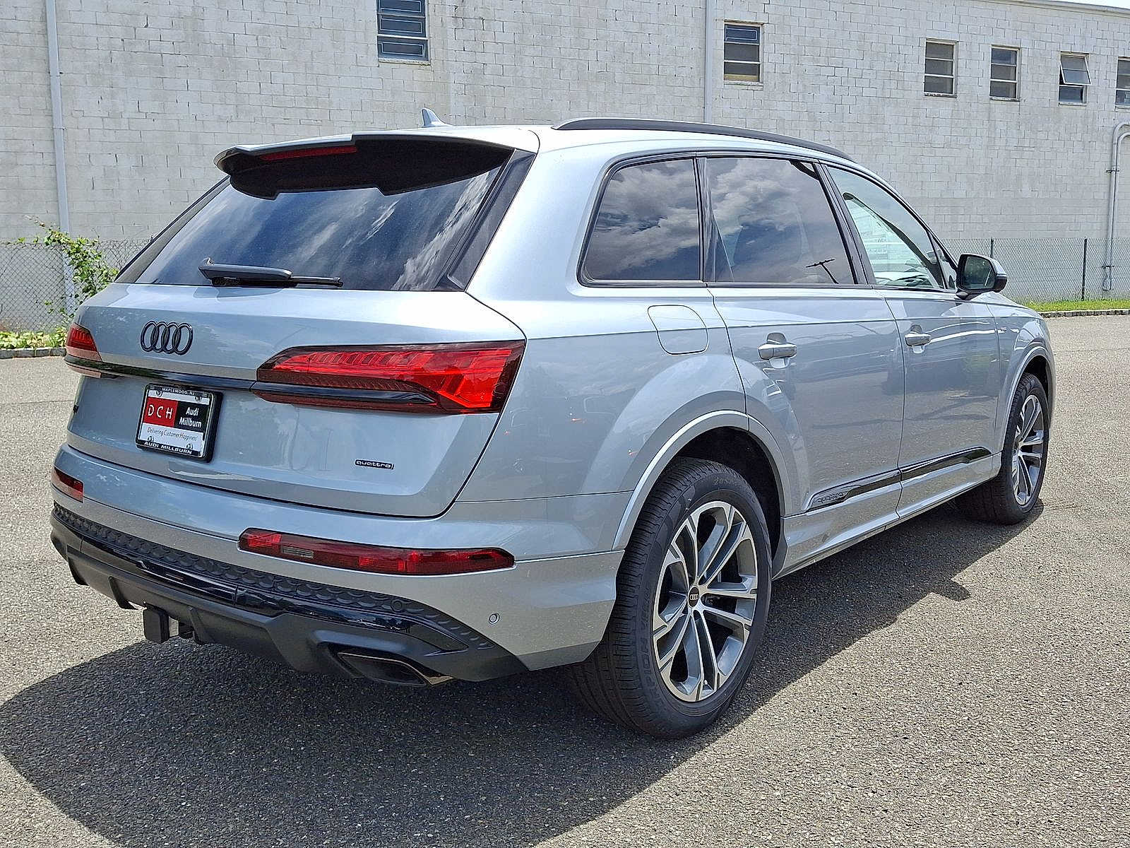 Thumbnail: 2026 Audi Q7 - 17