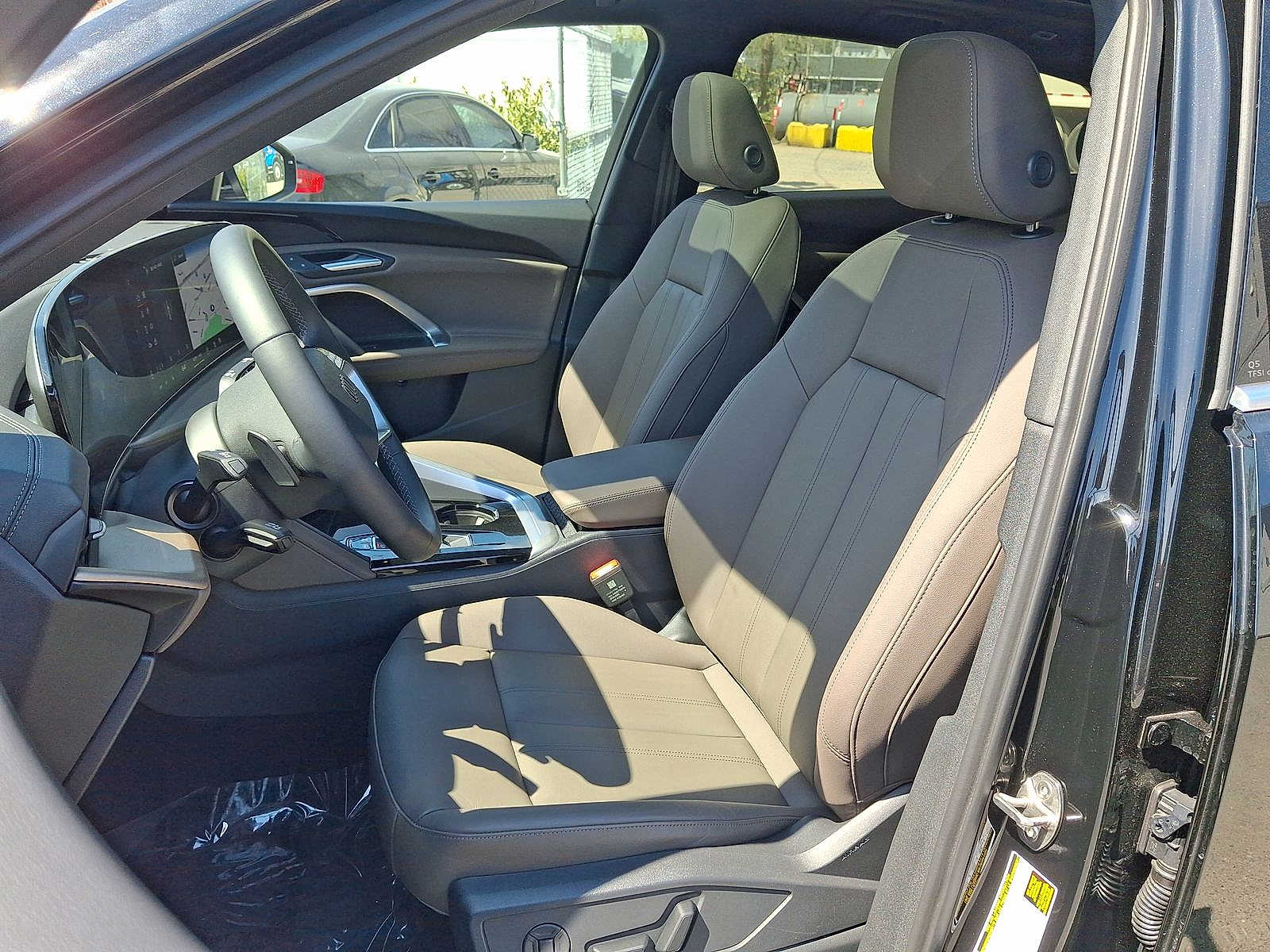 Thumbnail: 2025 Audi Q5 - 11