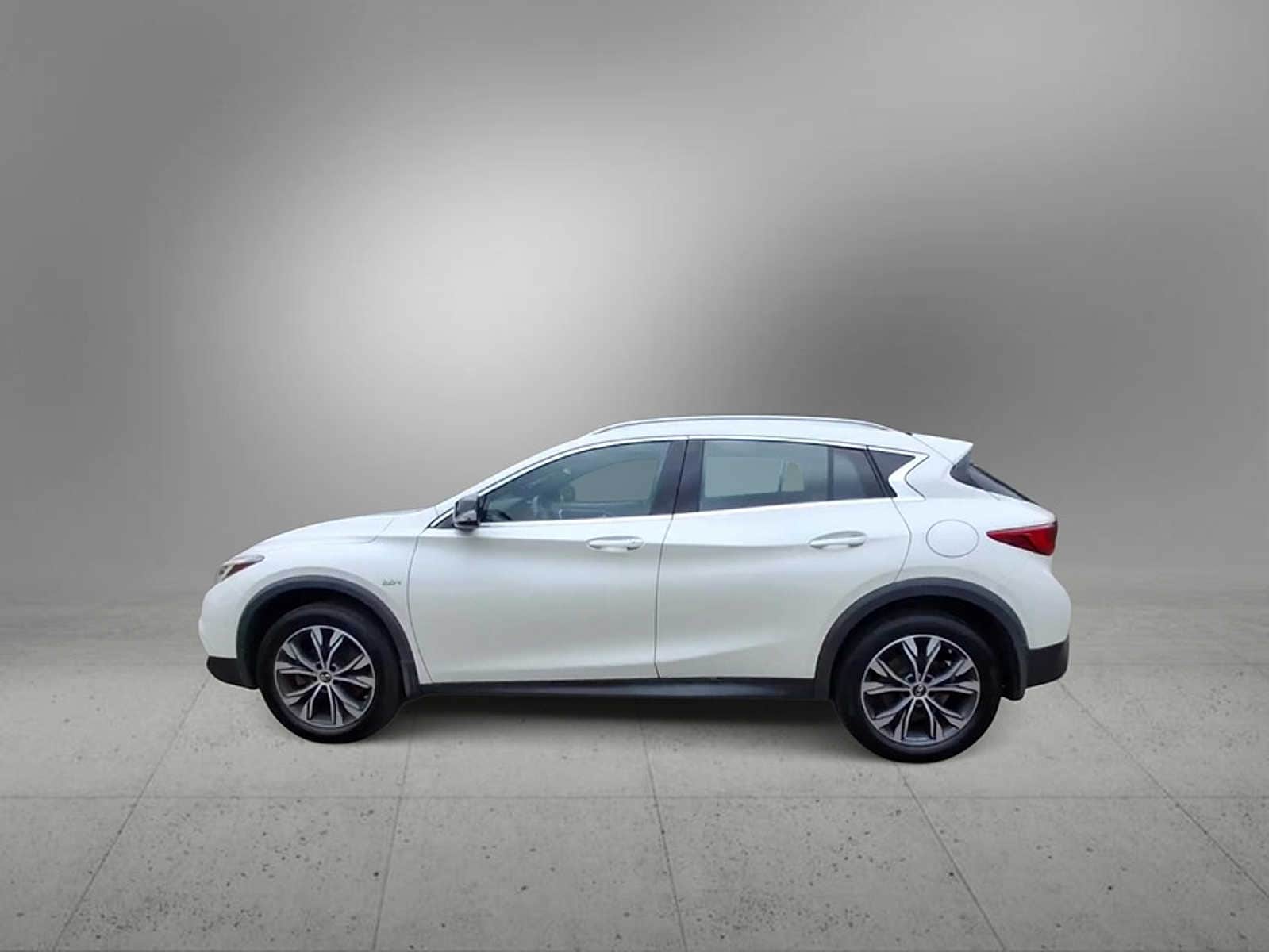 Thumbnail: 2017 INFINITI QX30 - 5