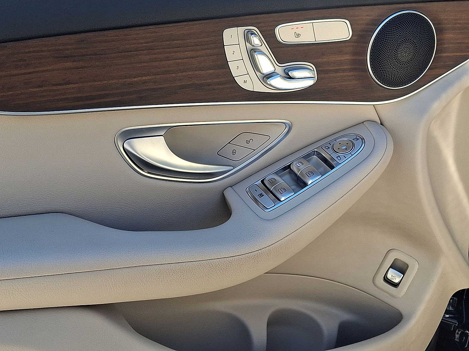 Thumbnail: 2022 Mercedes-Benz GLC - 10