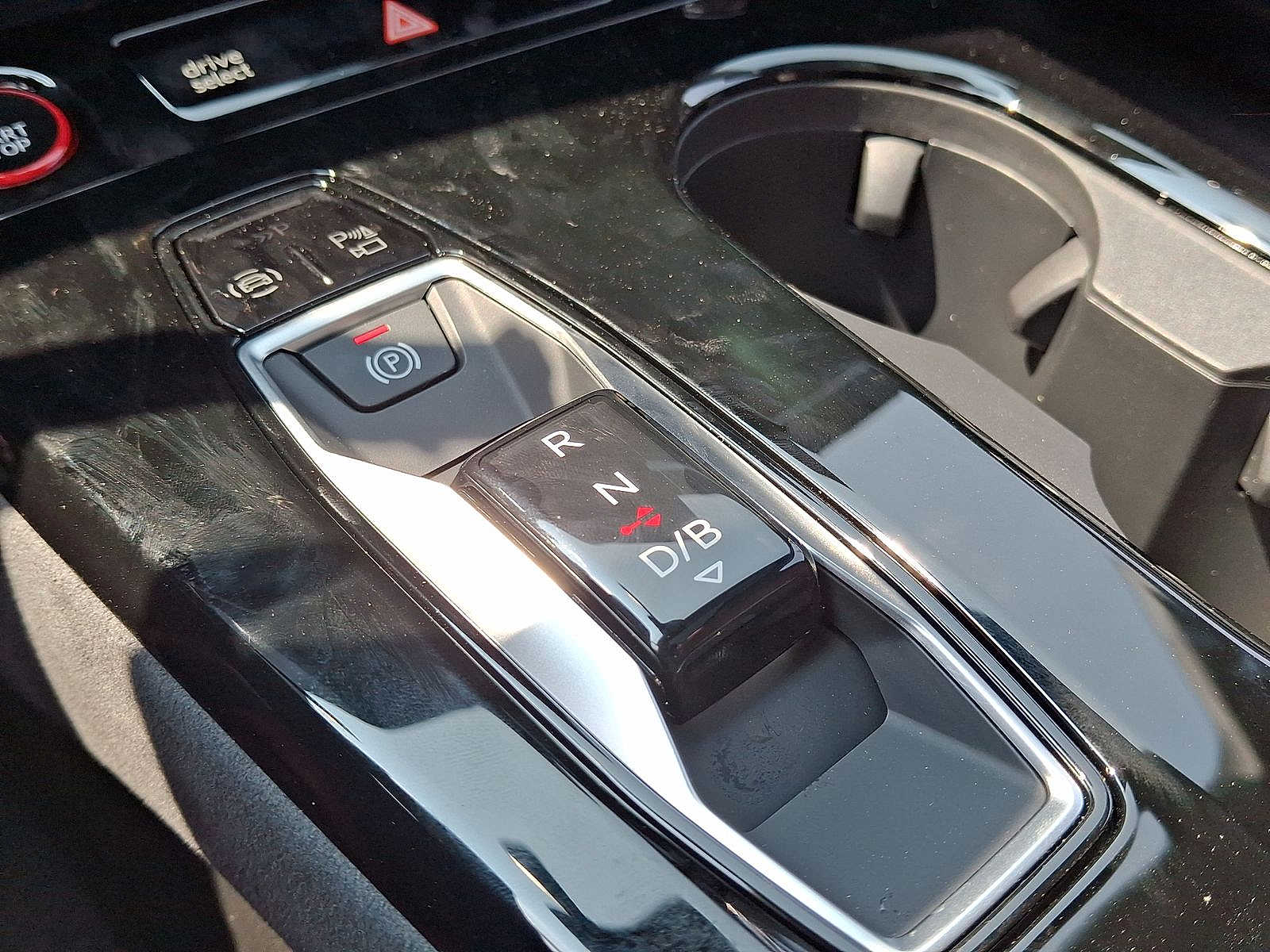 Thumbnail: 2025 Audi SQ6 e-tron - 14