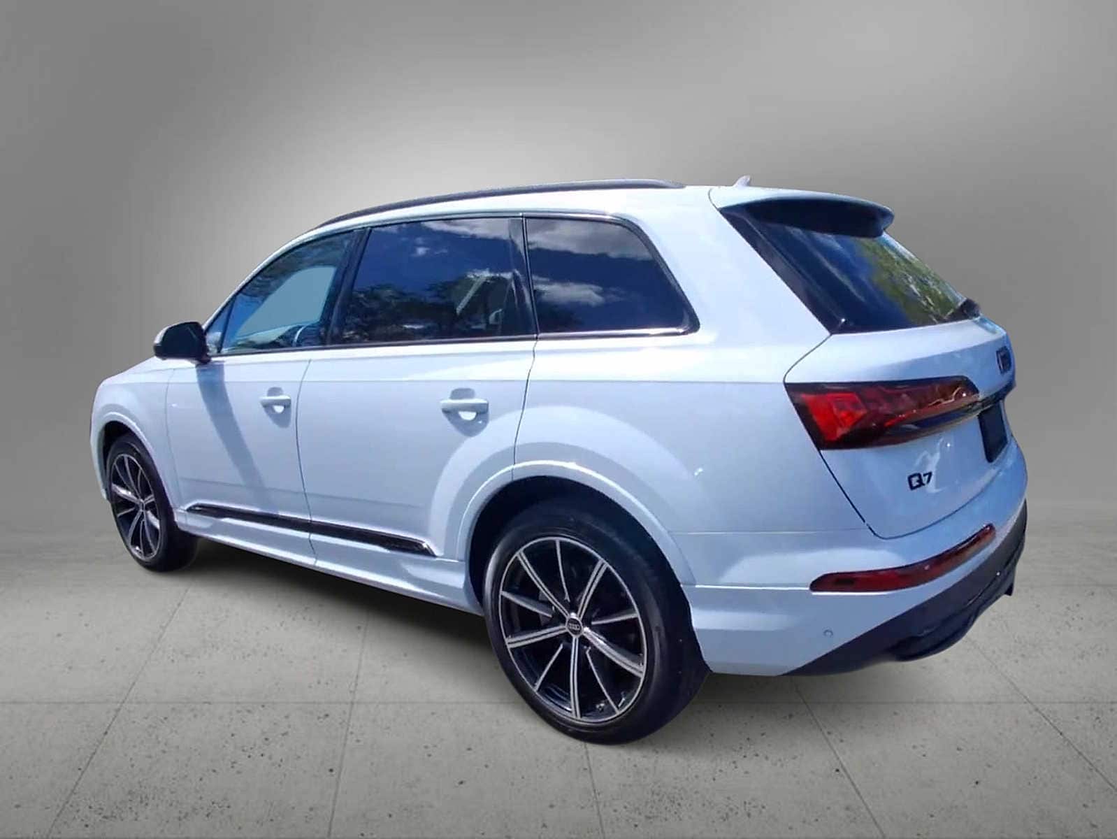 Thumbnail: 2023 Audi Q7 - 6