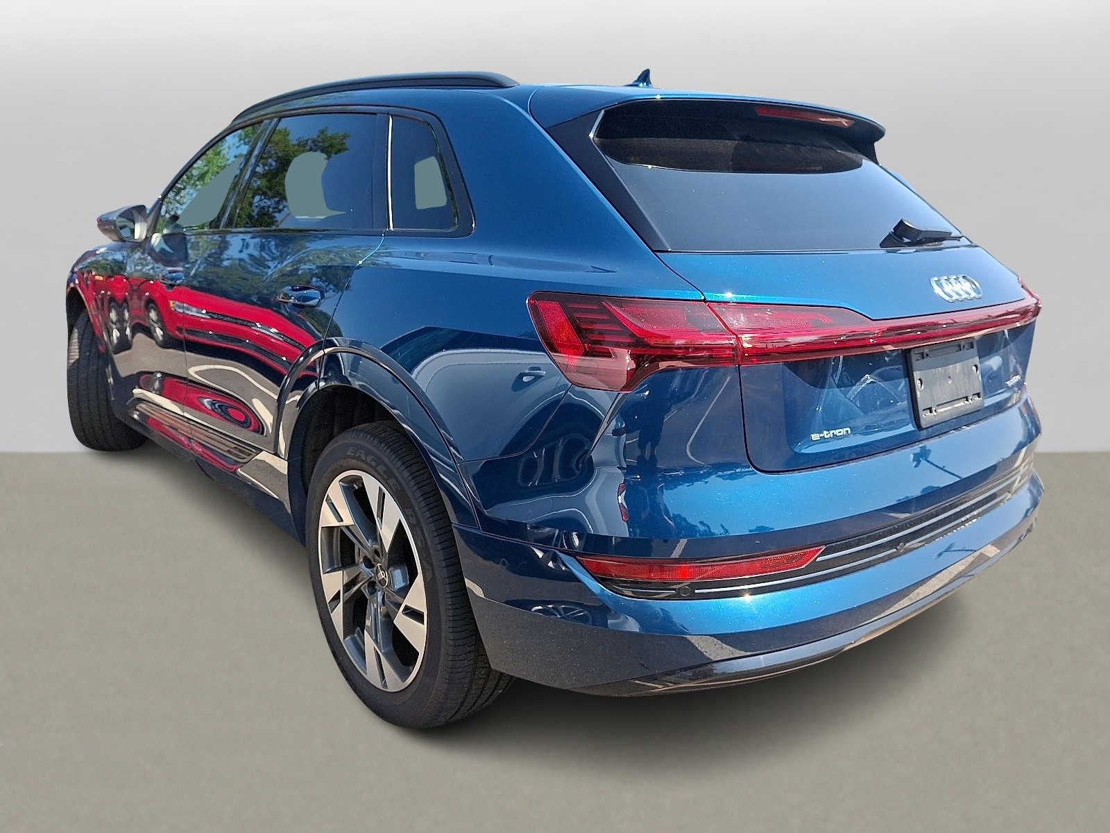 Thumbnail: 2022 Audi e-tron - 4