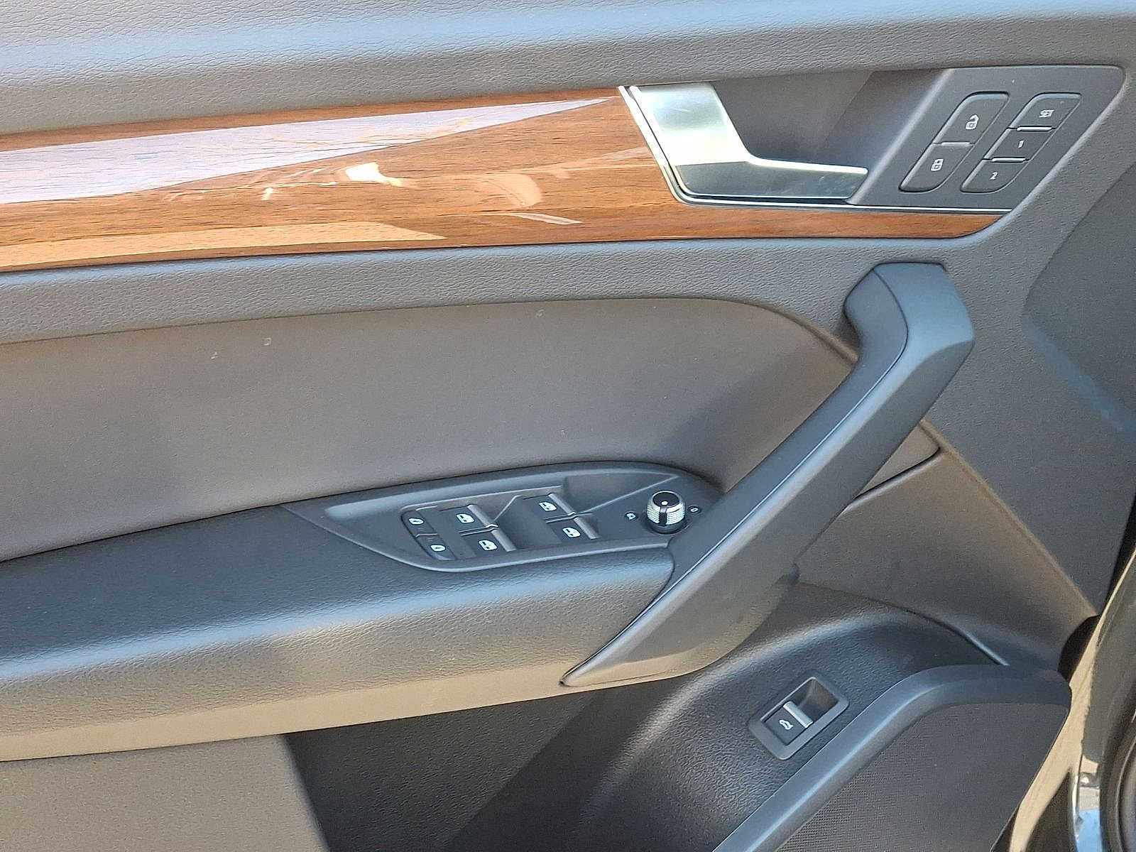 Thumbnail: 2025 Audi Q5 - 9