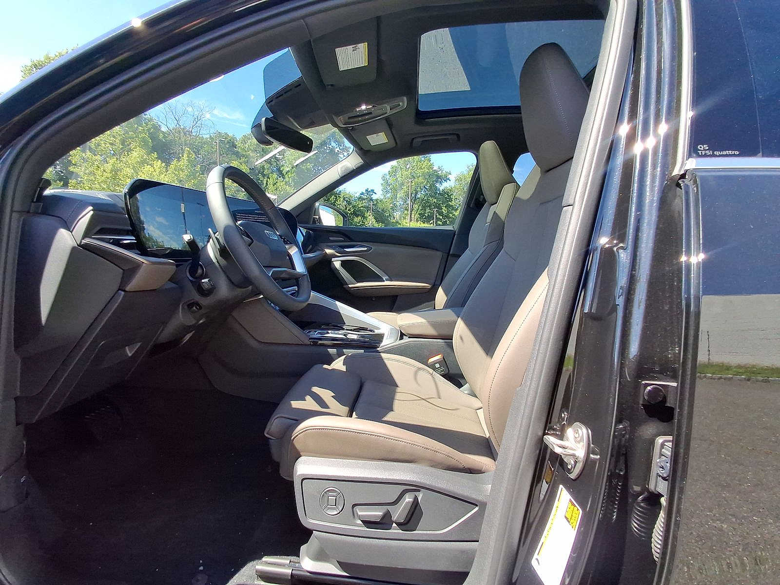 Thumbnail: 2025 Audi Q5 - 13