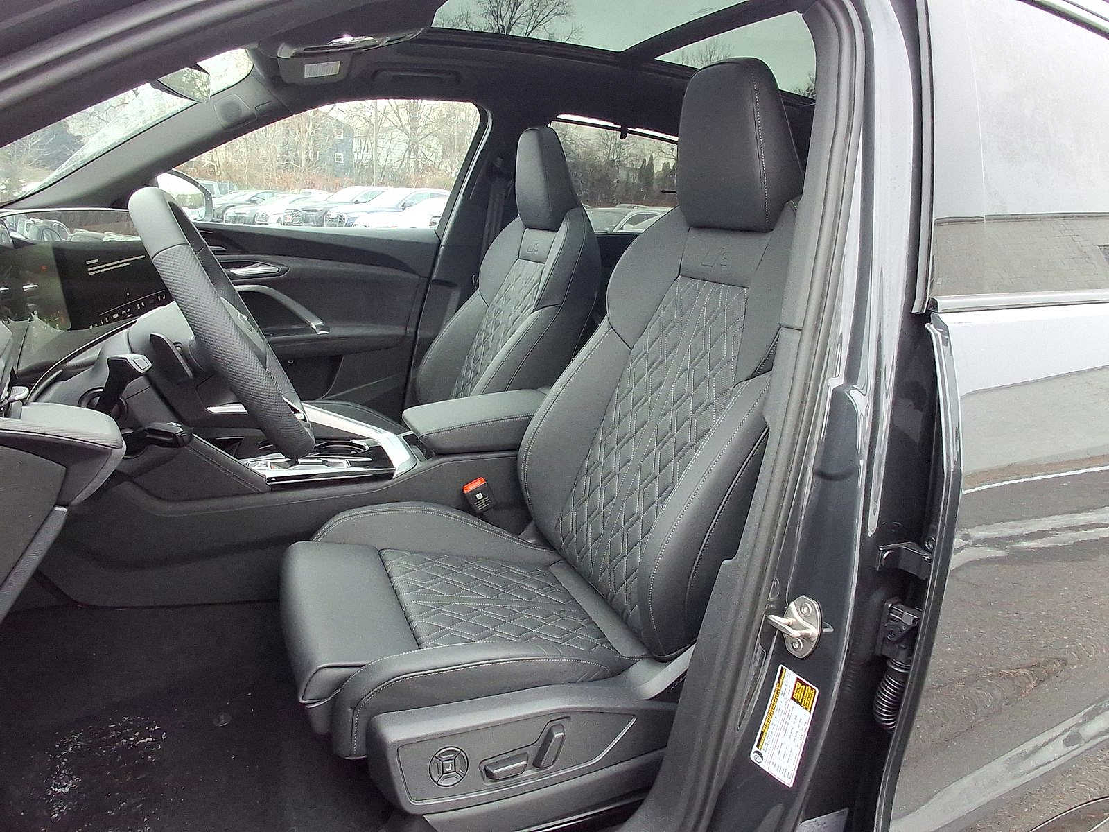 Thumbnail: 2025 Audi SQ5 - 13