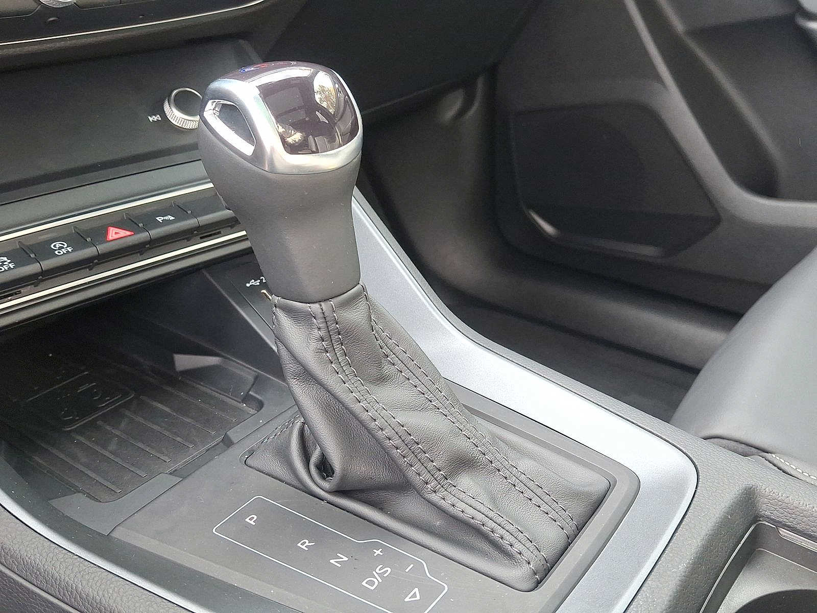 Thumbnail: 2025 Audi Q3 - 12