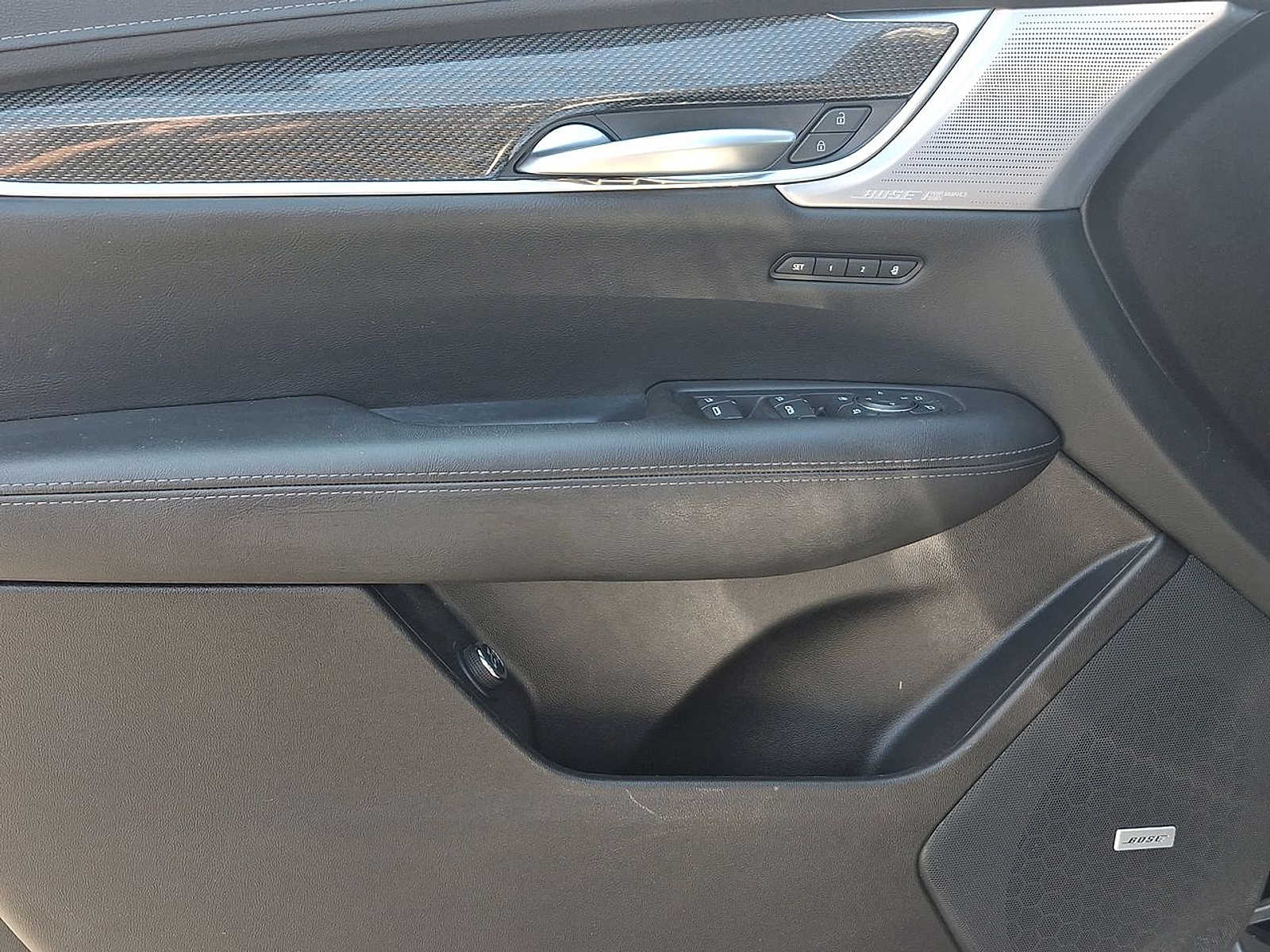 Thumbnail: 2023 Cadillac XT5 - 16