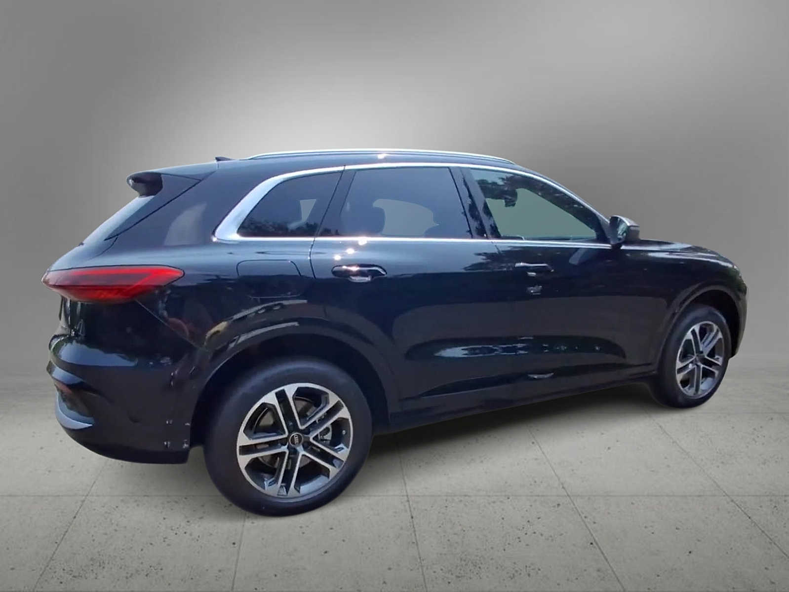 Thumbnail: 2025 Audi Q5 - 8