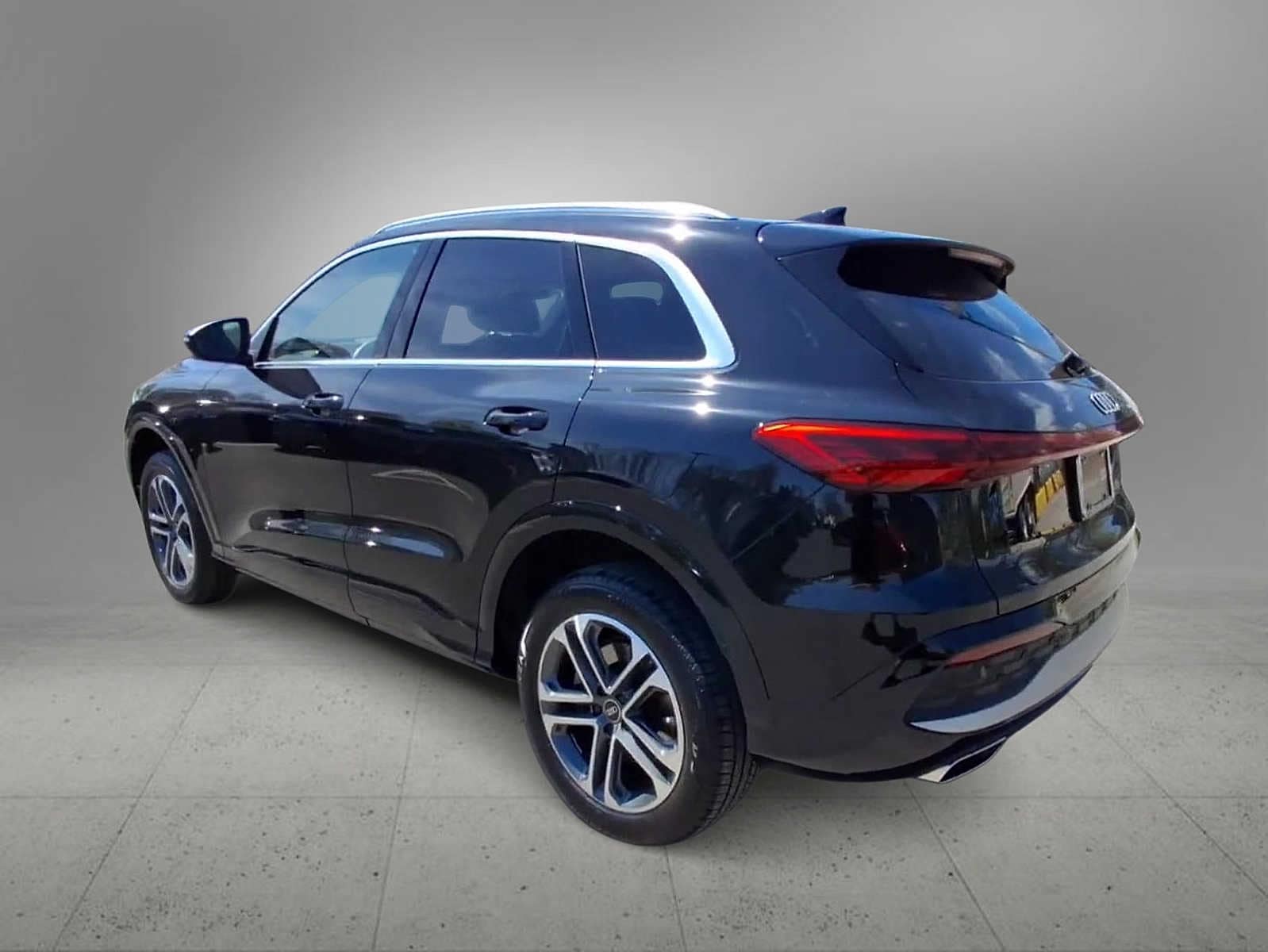 Thumbnail: 2025 Audi Q5 - 6