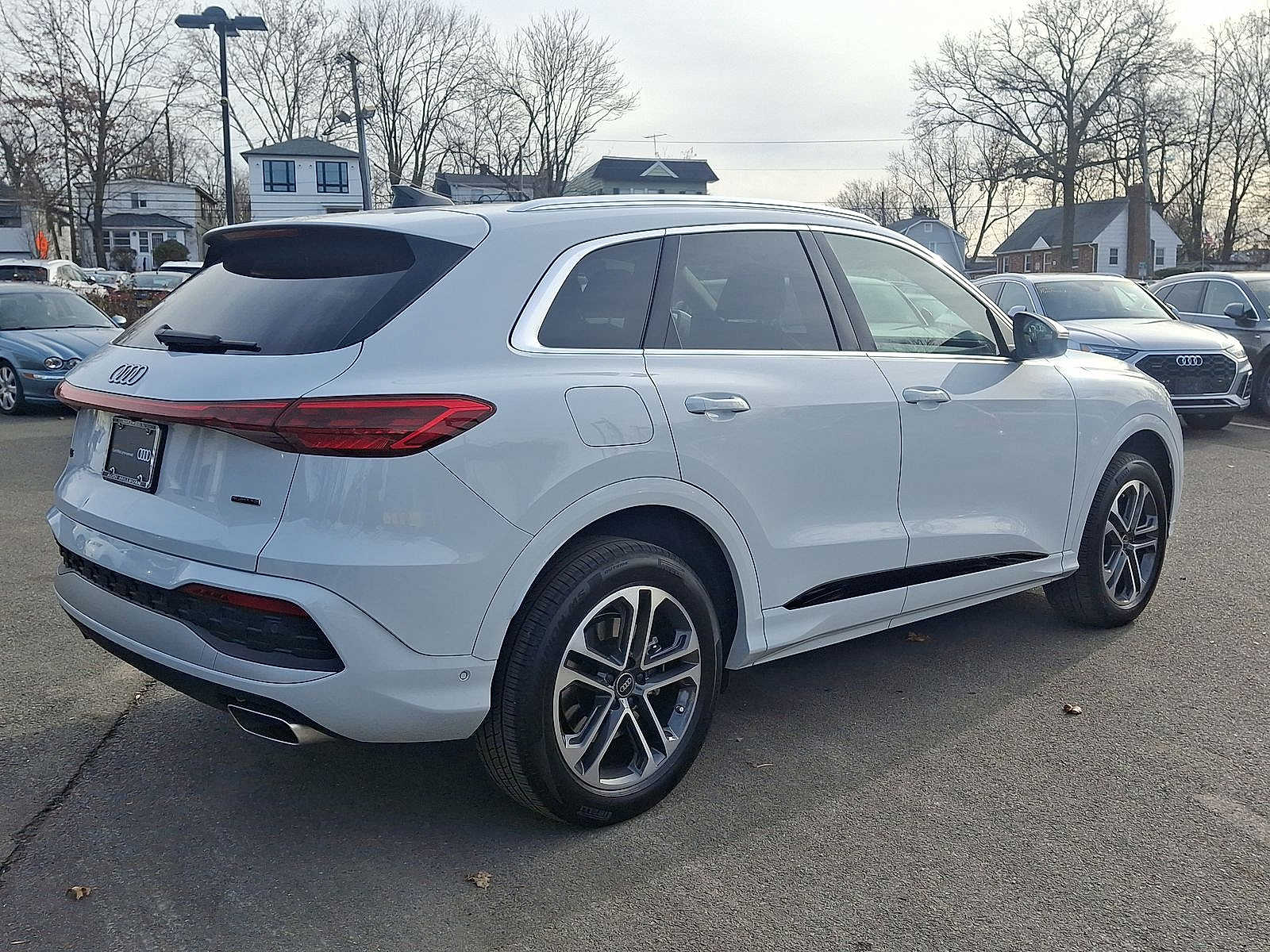 Thumbnail: 2025 Audi Q5 - 25