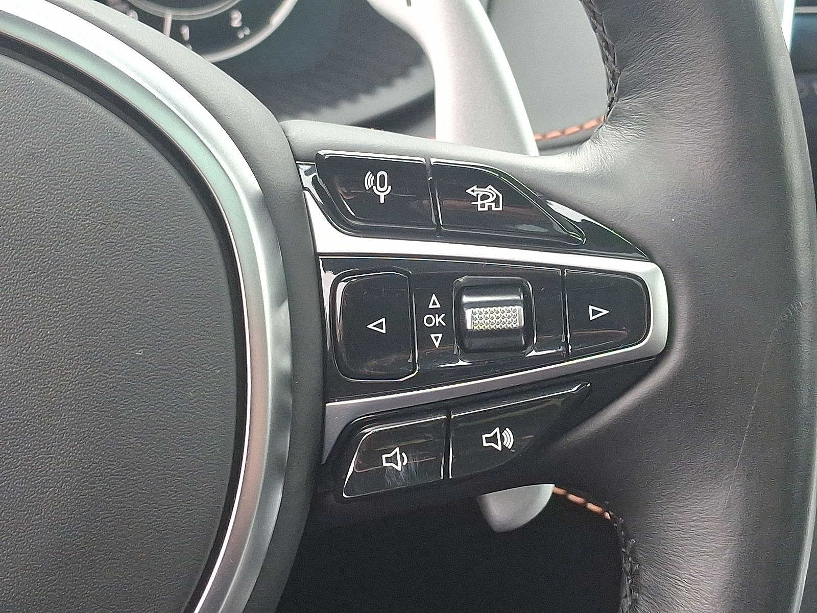 Thumbnail: 2021 Aston Martin DBX - 18