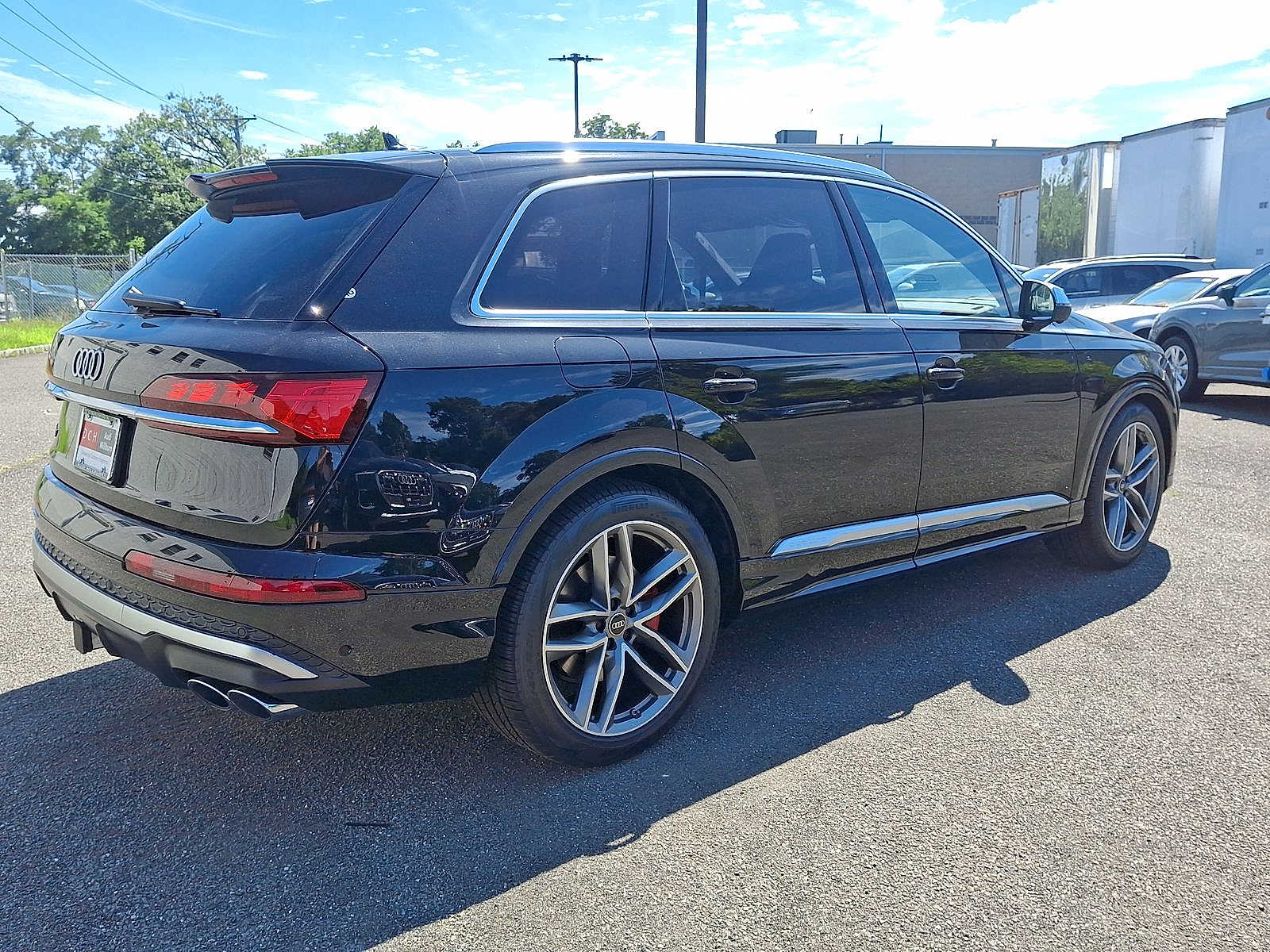 Thumbnail: 2025 Audi SQ7 - 12