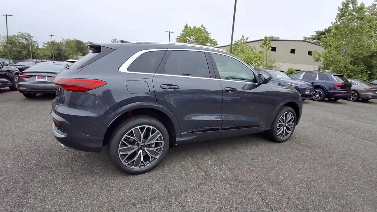 Thumbnail: 2025 Audi Q5 - 8