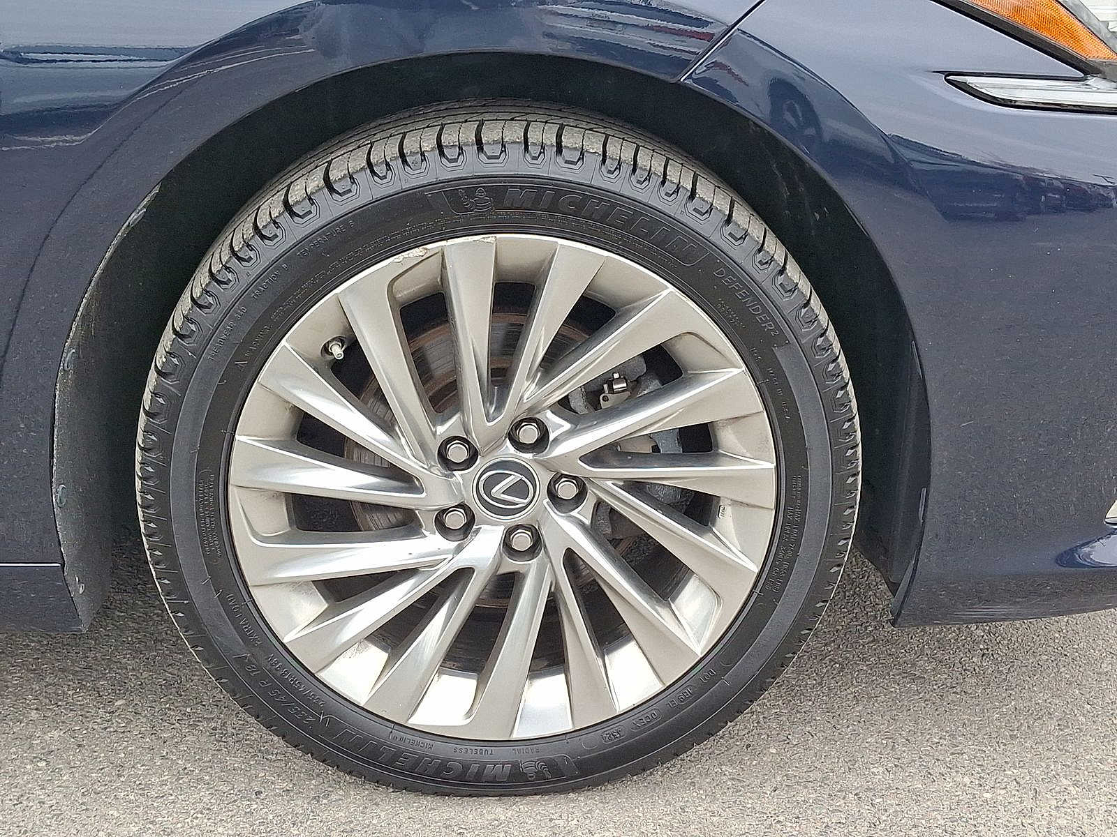 Thumbnail: 2022 Lexus ES - 27