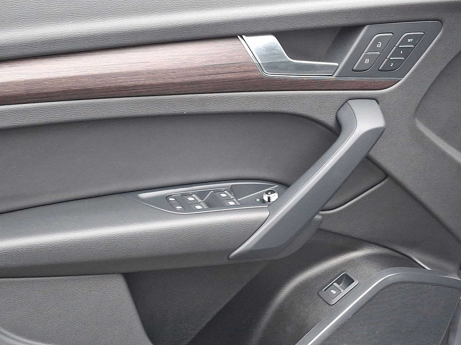 Thumbnail: 2023 Audi Q5 - 10