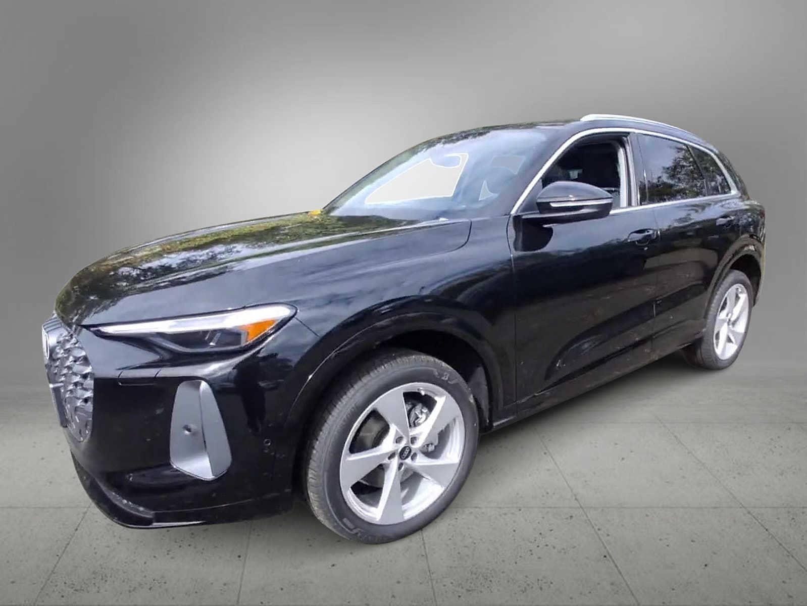 Thumbnail: 2025 Audi Q5 - 4