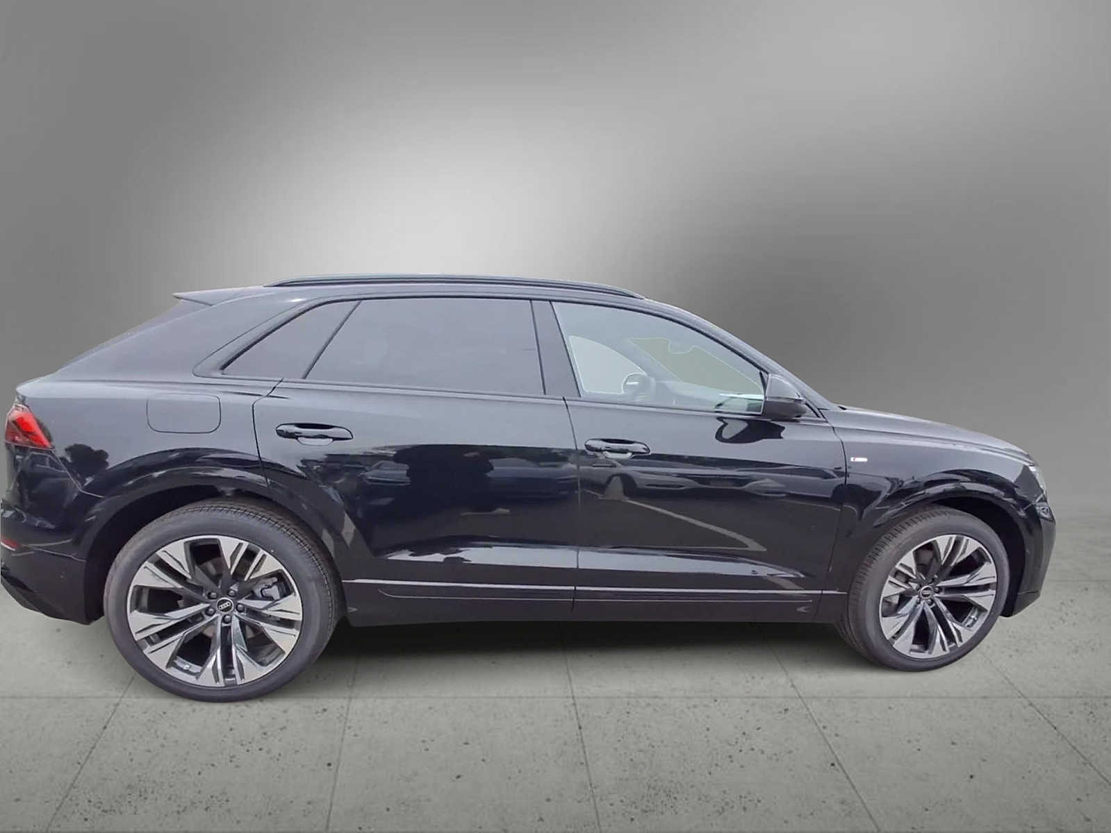 Thumbnail: 2026 Audi Q8 - 9