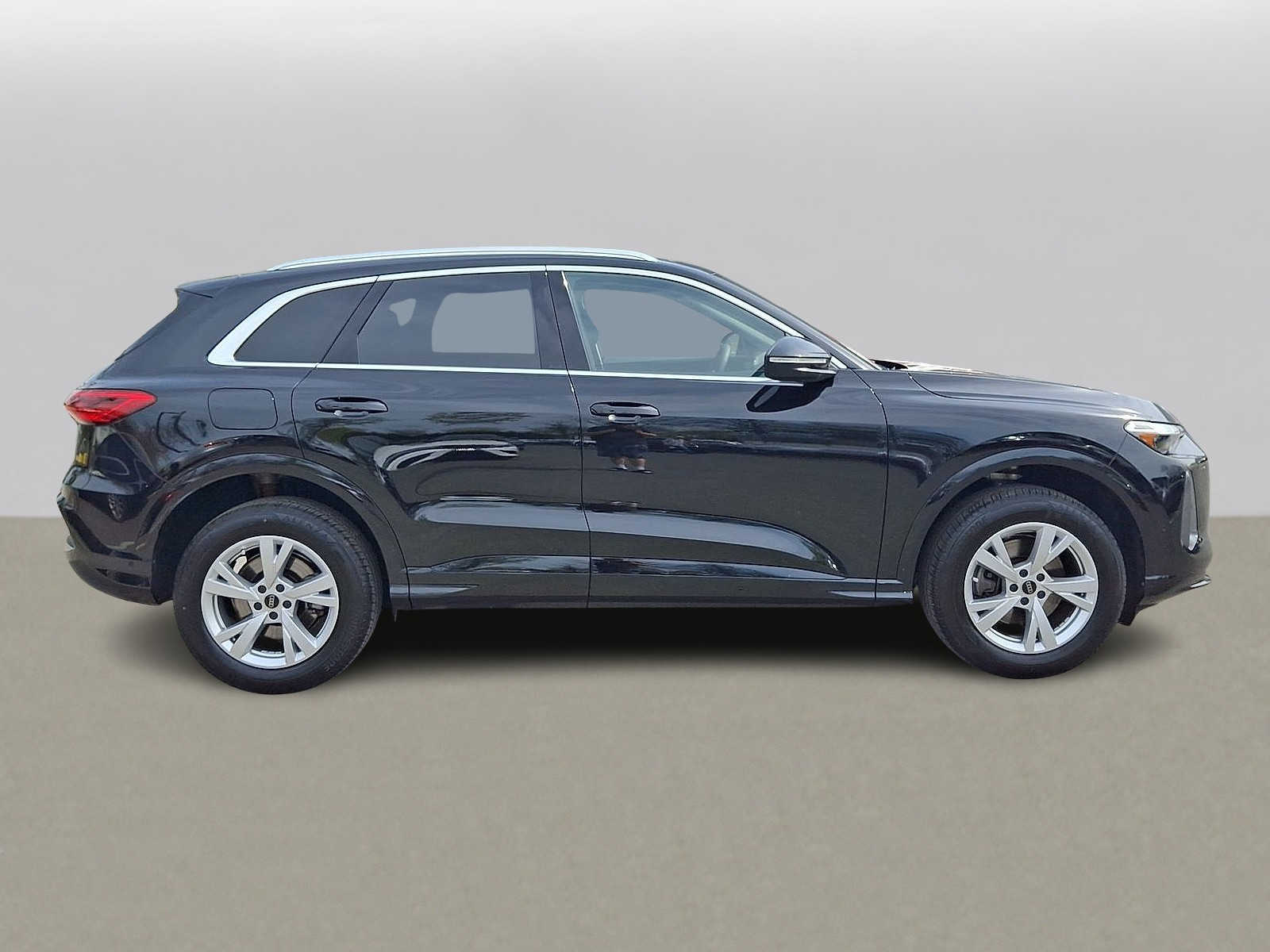 Thumbnail: 2025 Audi Q5 - 25