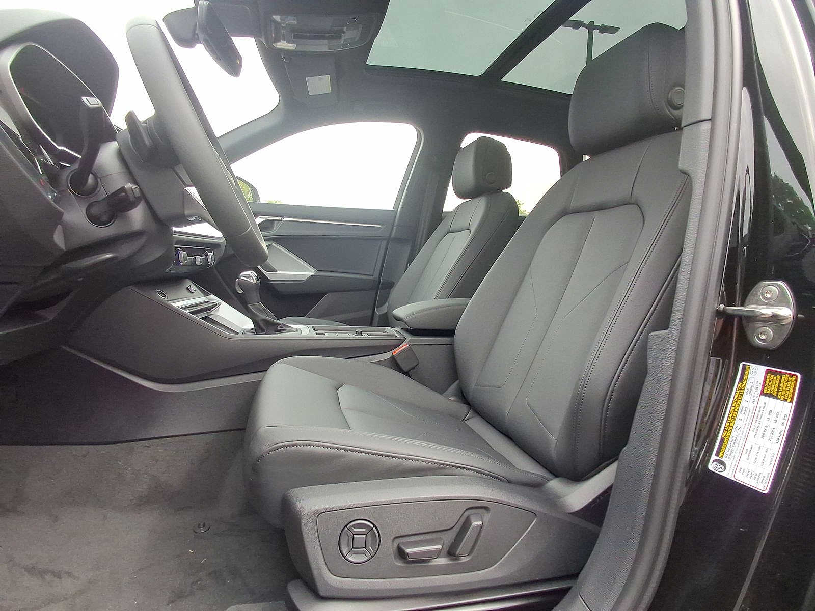 Thumbnail: 2025 Audi Q3 - 14