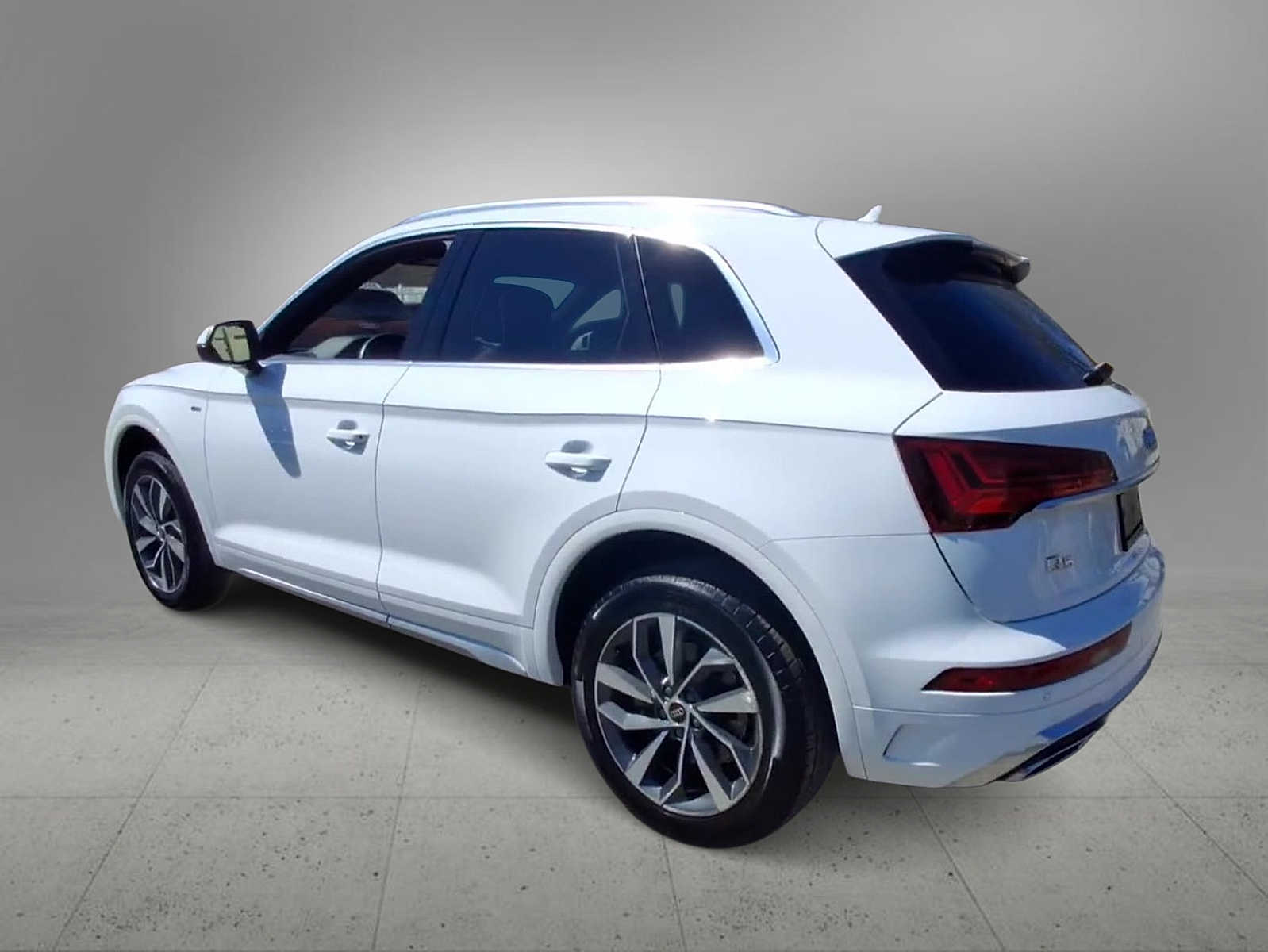 Thumbnail: 2023 Audi Q5 - 6