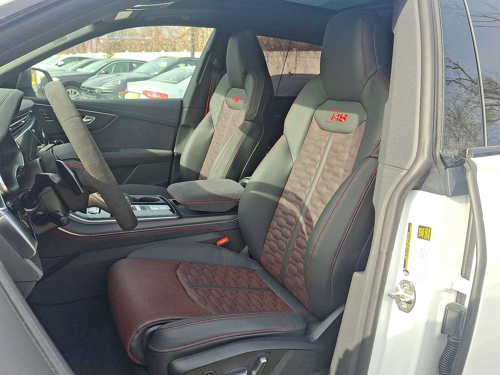 Thumbnail: 2025 Audi RS Q8 - 13