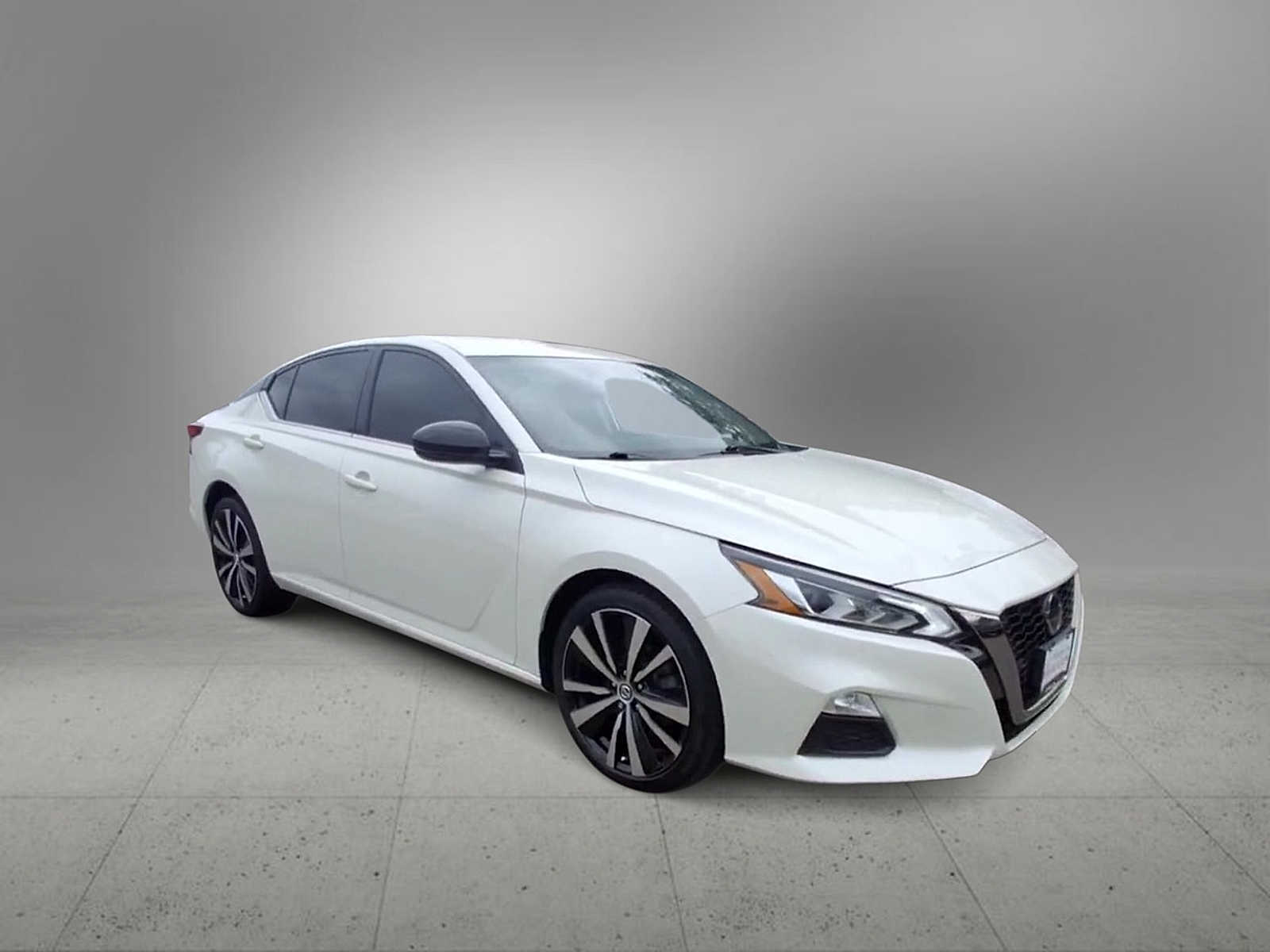2020 Nissan Altima 2.5 SR photo 2