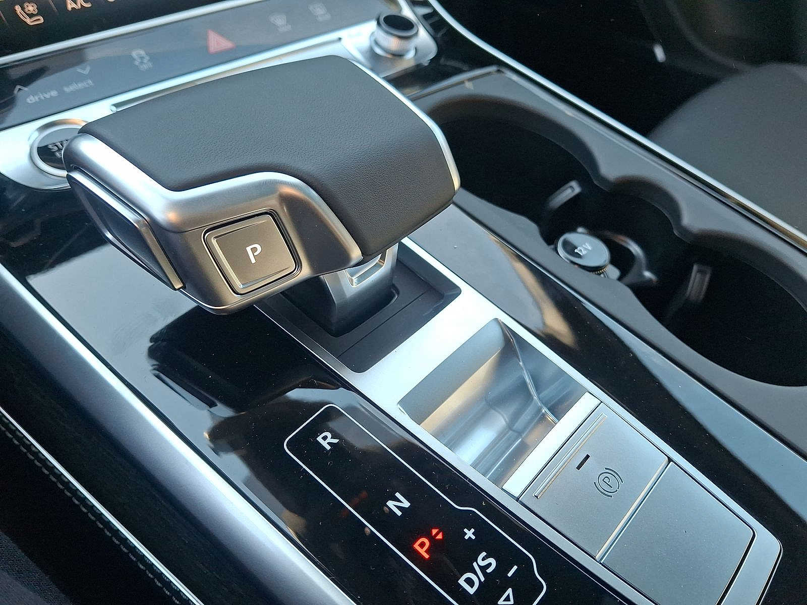 Thumbnail: 2026 Audi Q7 - 14