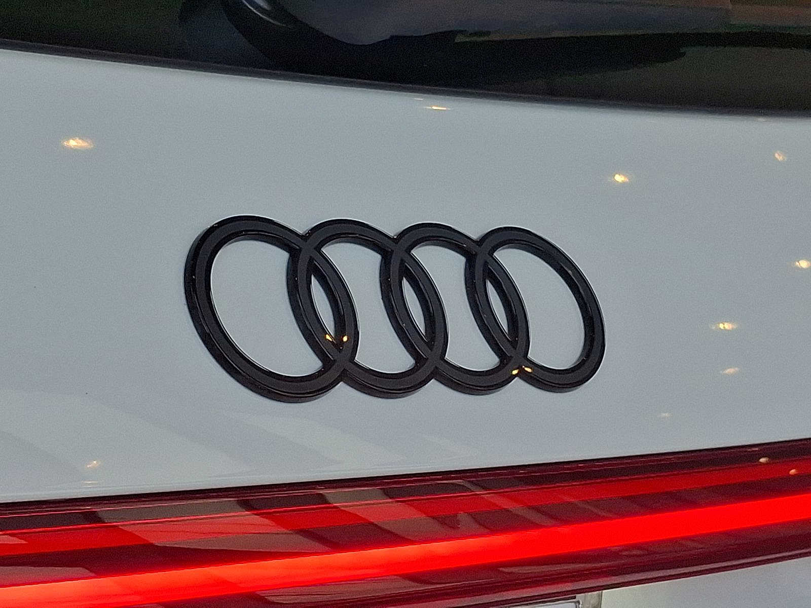 Thumbnail: 2025 Audi SQ5 - 8