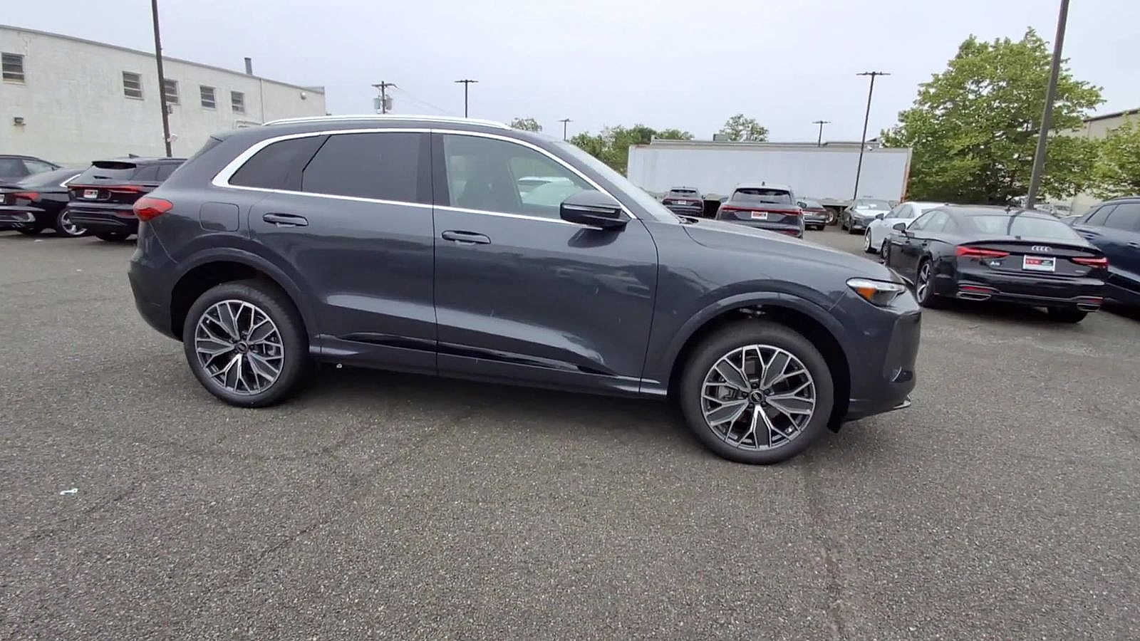 Thumbnail: 2025 Audi Q5 - 9