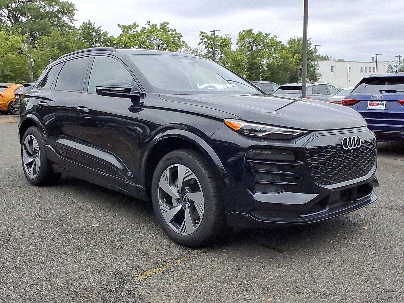 Thumbnail: 2025 Audi Q6 e-tron - 10