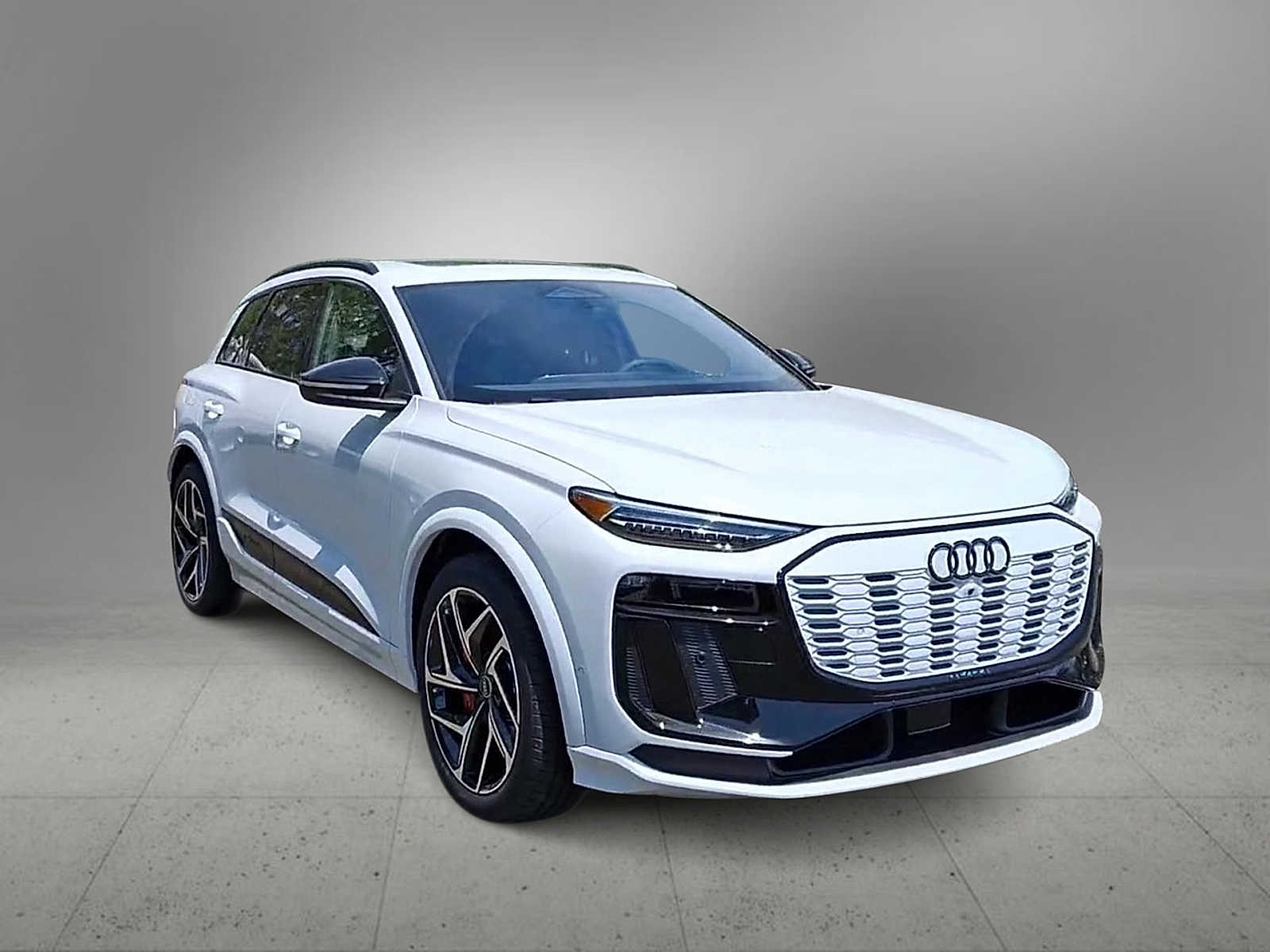 Thumbnail: 2025 Audi SQ6 e-tron - 2