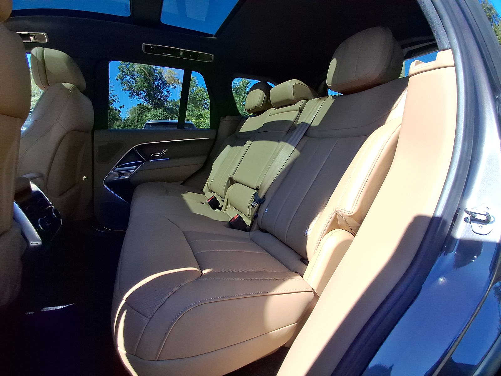 Thumbnail: 2023 Land Rover Range Rover - 20