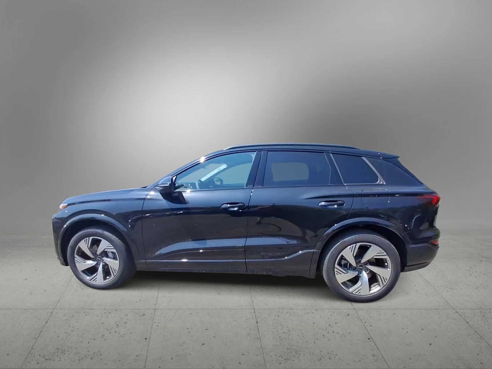 Thumbnail: 2025 Audi Q6 e-tron - 5