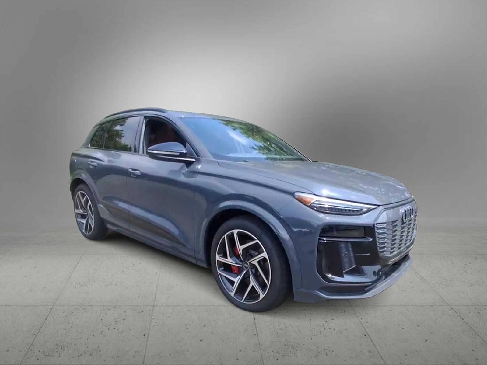 Thumbnail: 2025 Audi SQ6 e-tron - 2